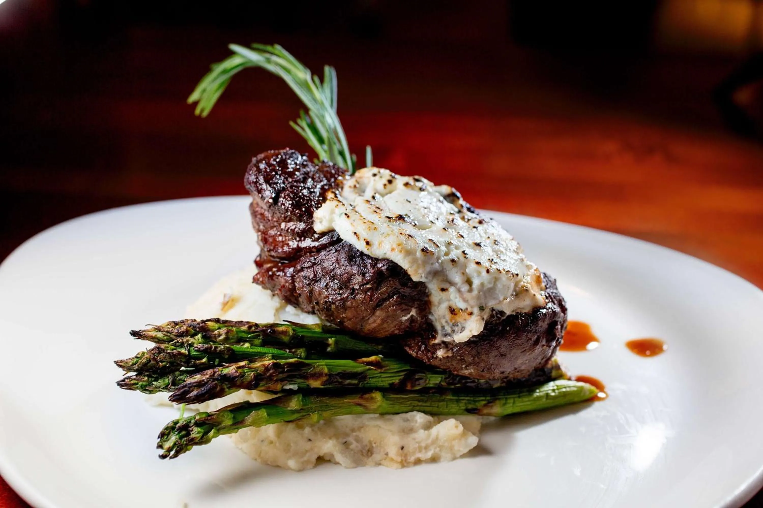 Restaurant/places to eat in Hilton Philadelphia at Penn's Landing