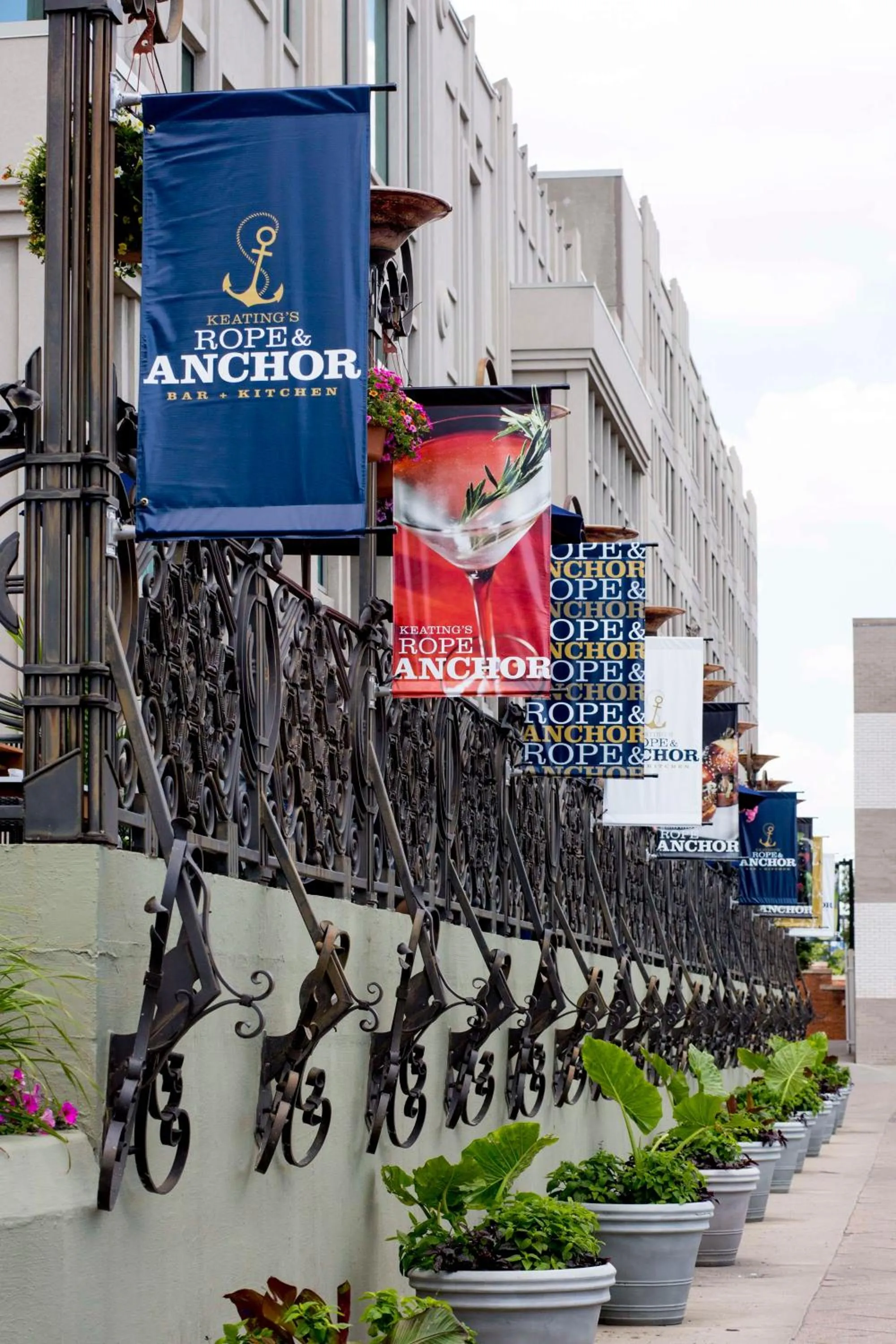 Restaurant/places to eat in Hilton Philadelphia at Penn's Landing