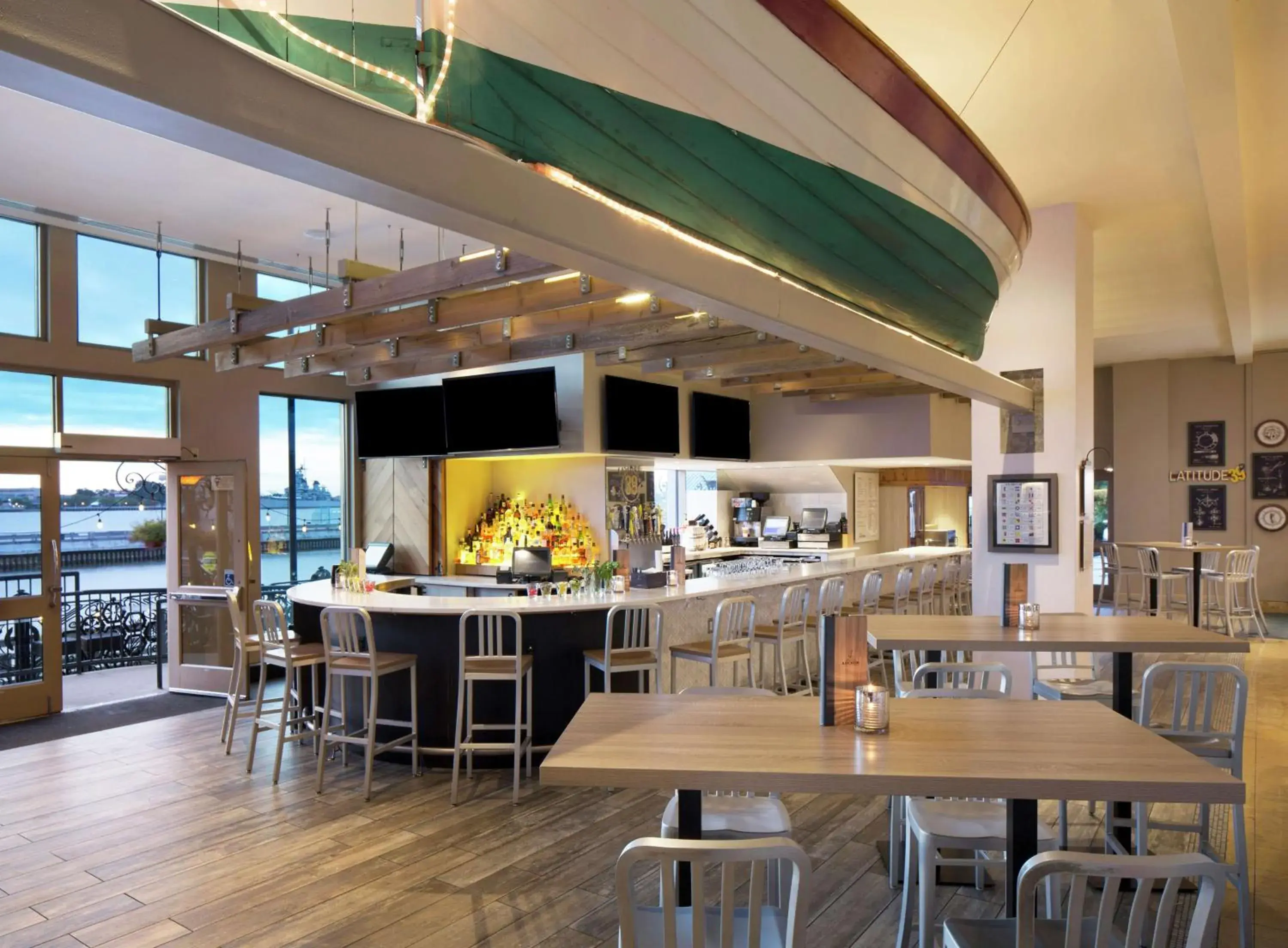 Restaurant/places to eat in Hilton Philadelphia at Penn's Landing Restaurant/places to eat in Hilton Philadelphia at Penn's Landing