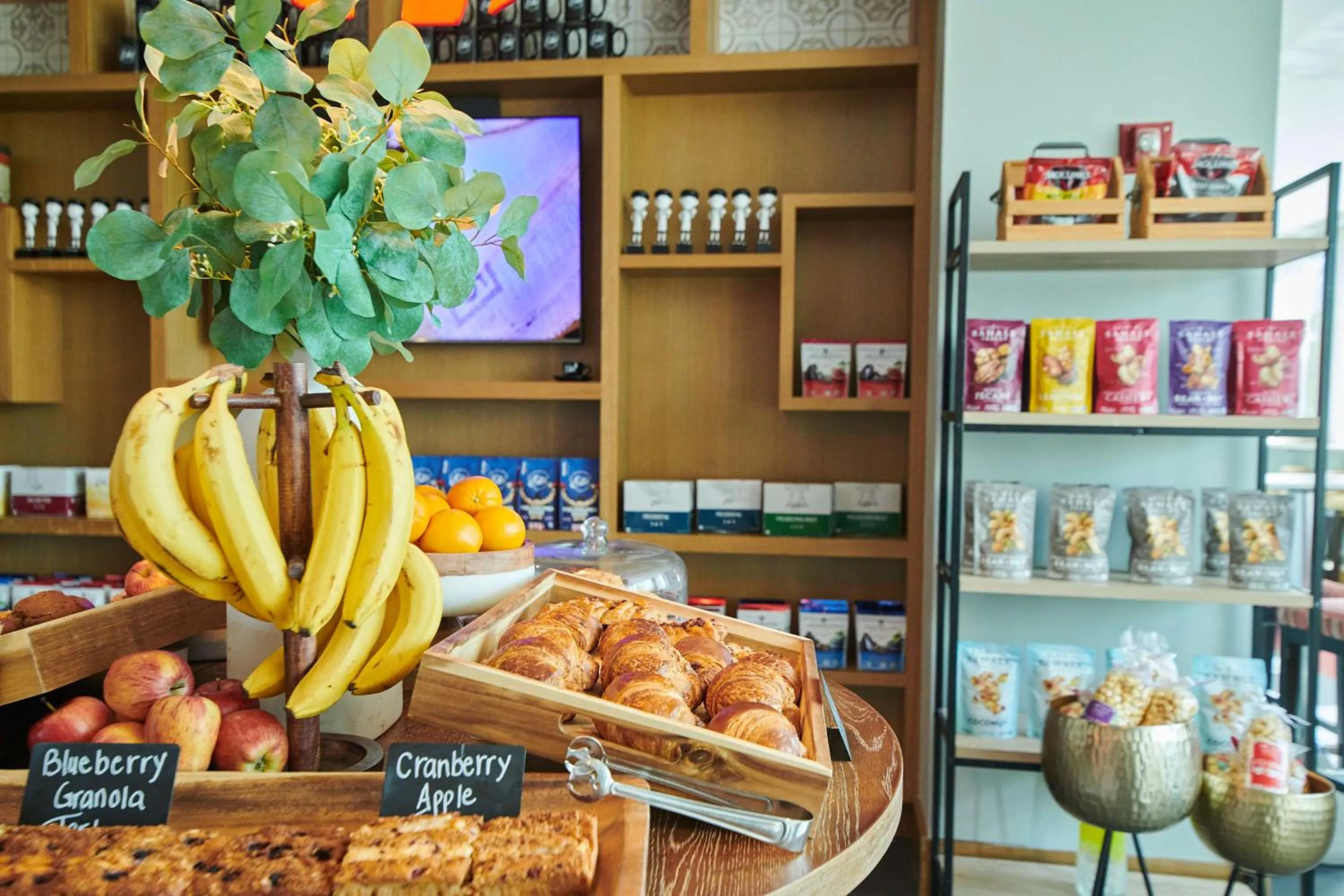 Dining area in Hilton Philadelphia at Penn's Landing