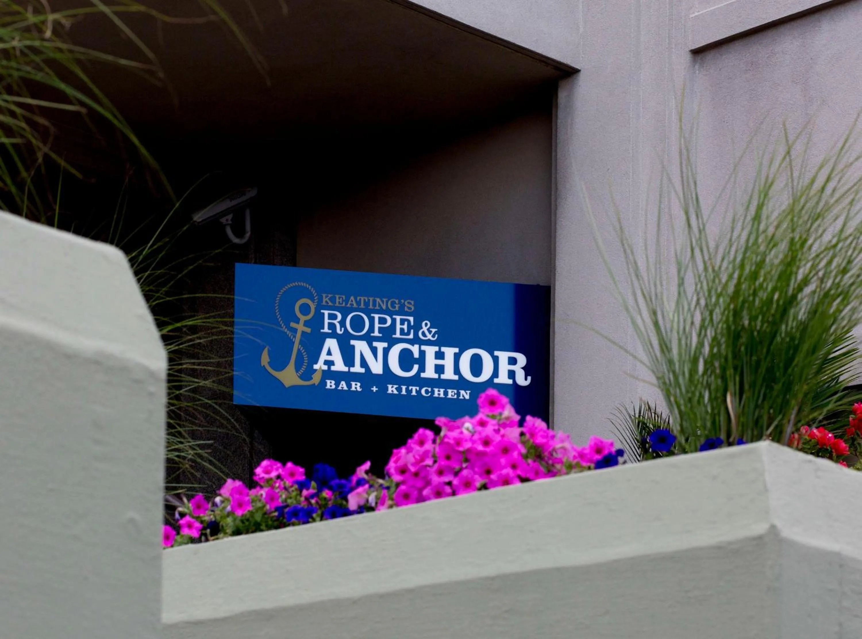 Restaurant/places to eat in Hilton Philadelphia at Penn's Landing