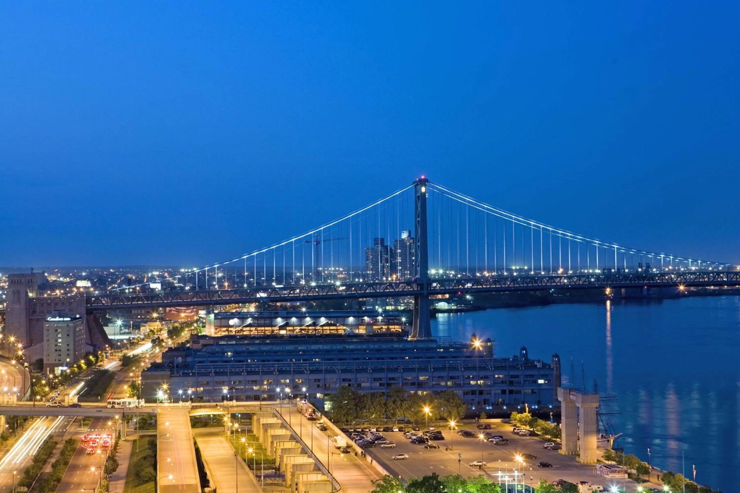 Property building in Hilton Philadelphia at Penn's Landing