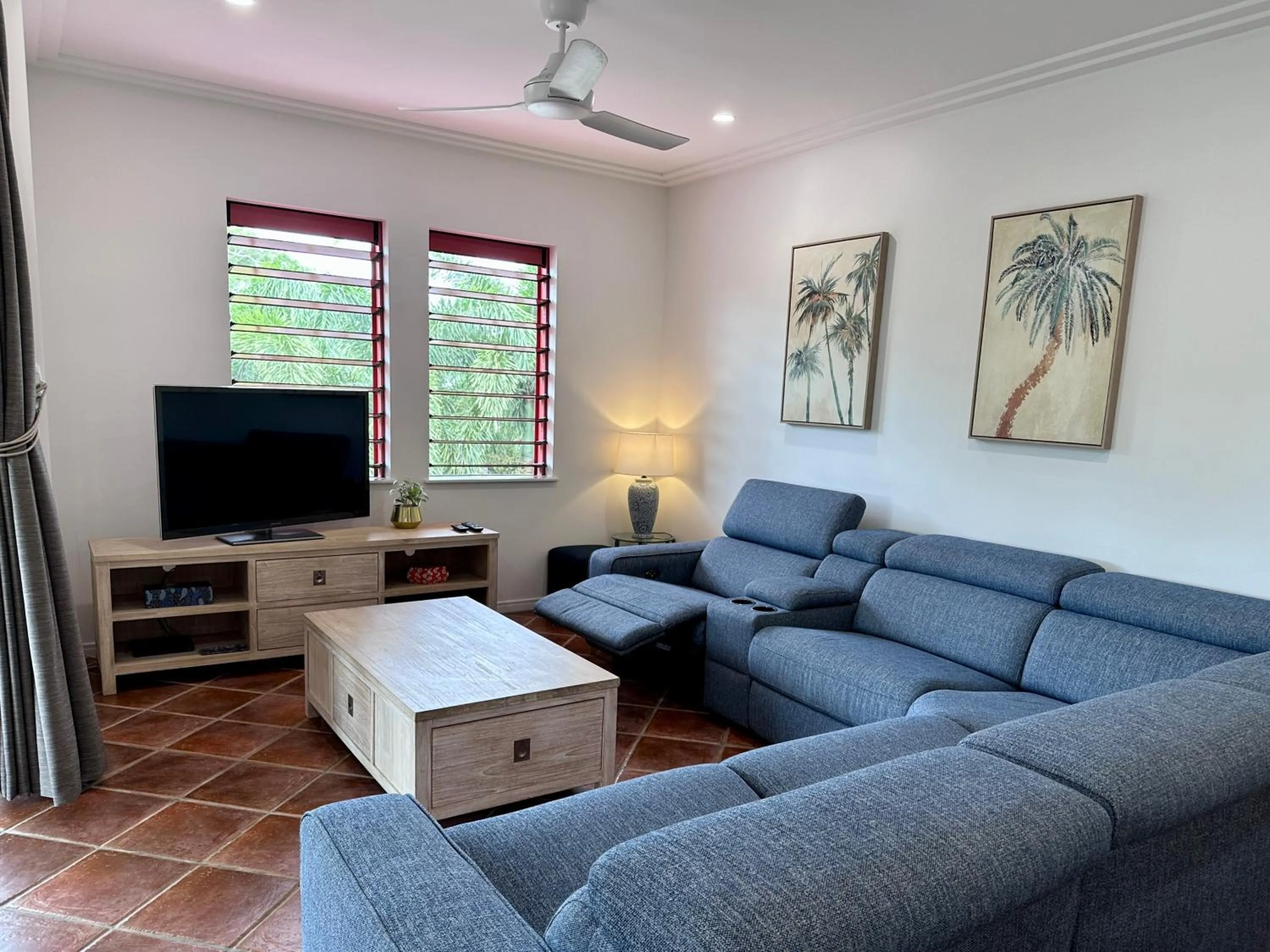 TV and multimedia in Oasis at Palm Cove