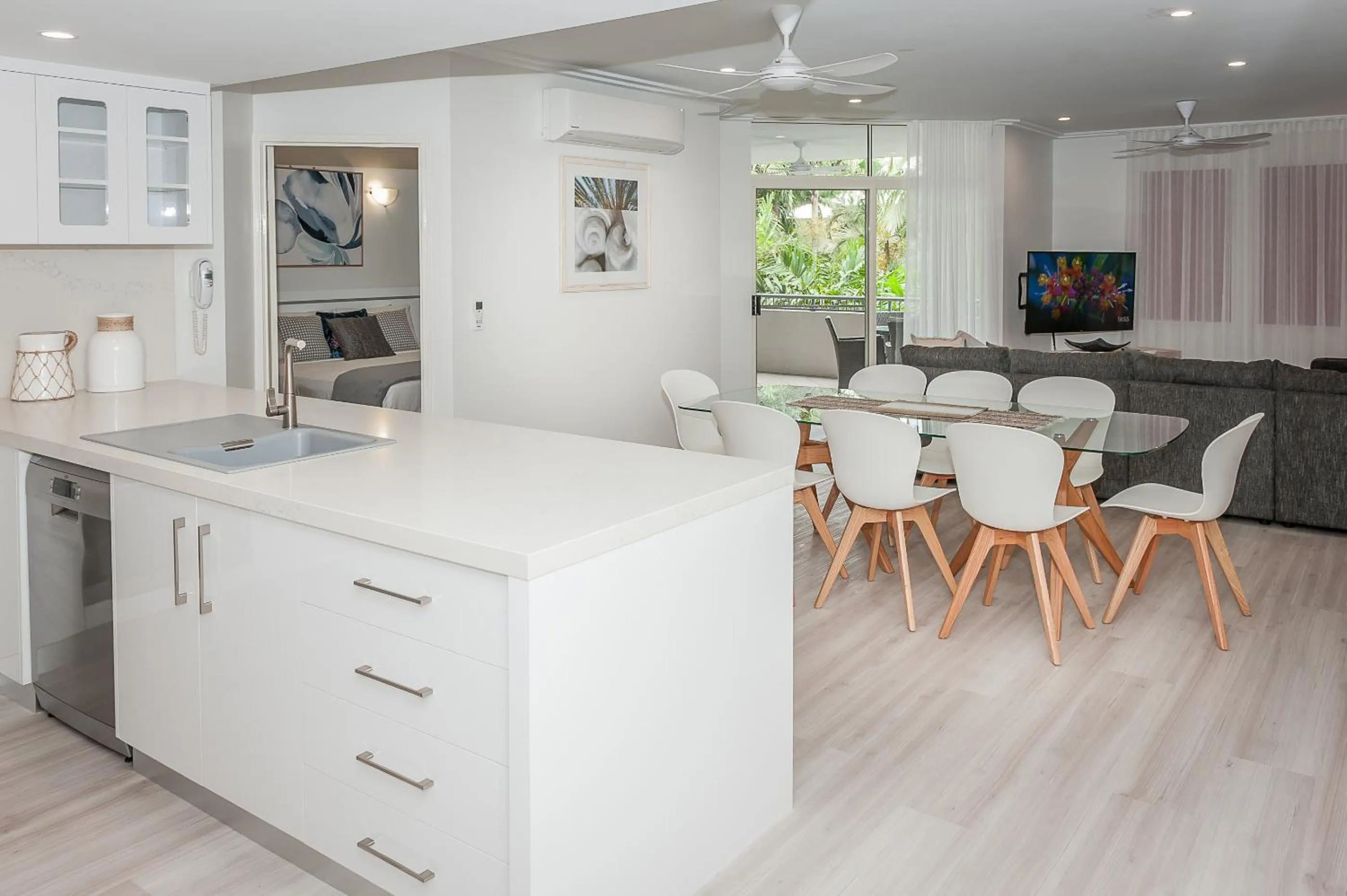 Kitchen or kitchenette in Oasis at Palm Cove