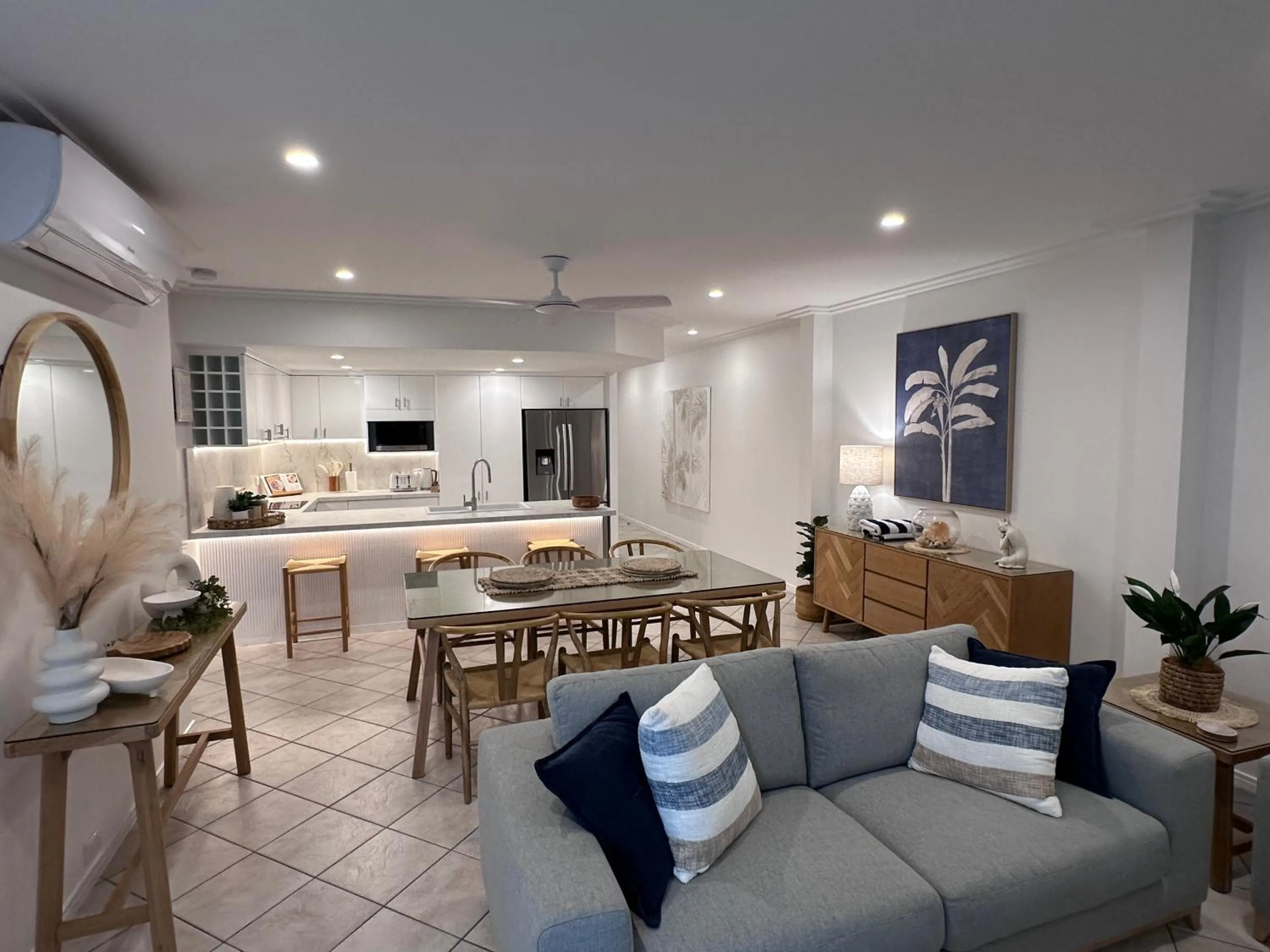 Kitchen or kitchenette in Oasis at Palm Cove