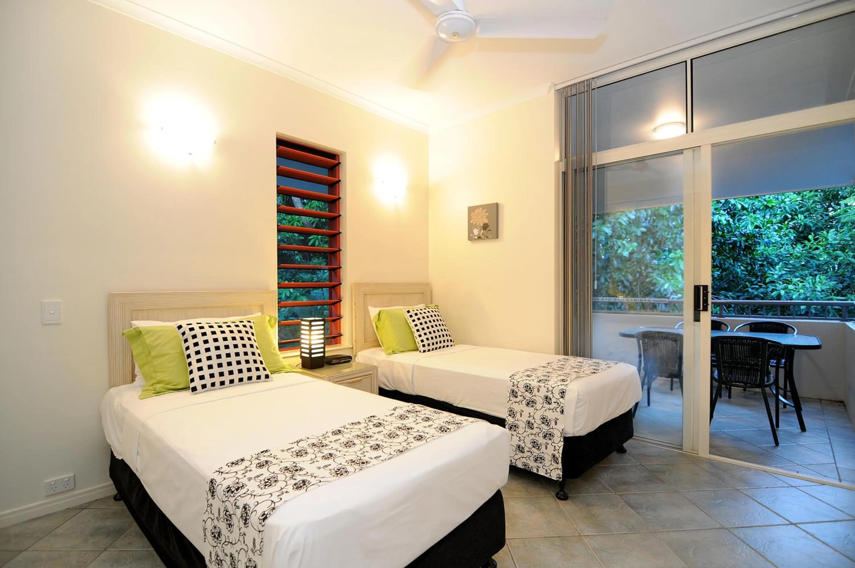 Bedroom, Bed in Oasis at Palm Cove