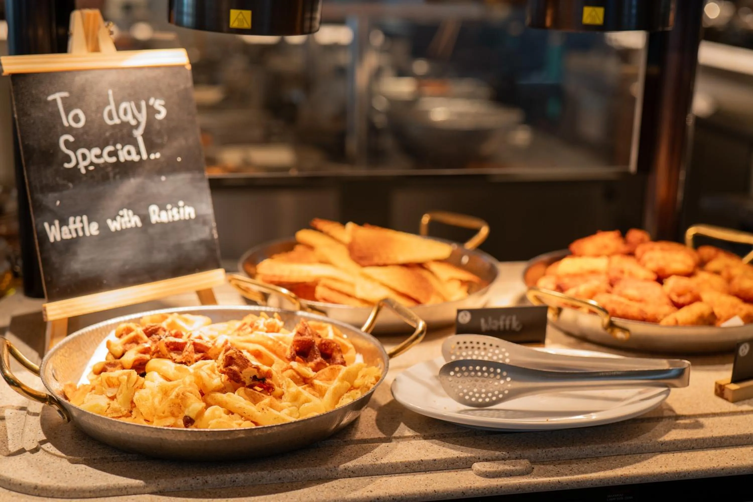 Restaurant/places to eat in Thavorn Palm Beach Resort Phuket