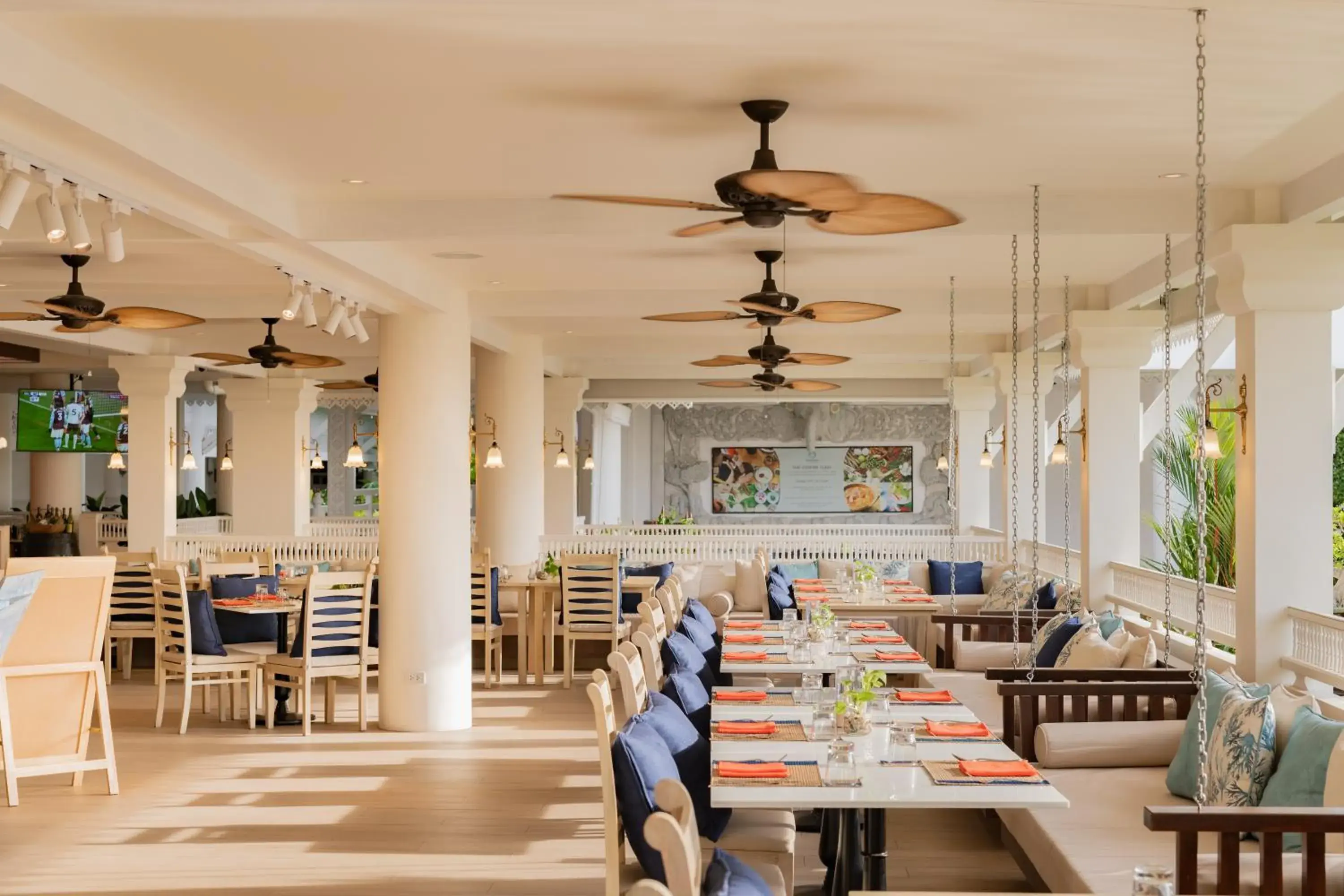Restaurant/places to eat in Thavorn Palm Beach Resort Phuket Restaurant/places to eat in Thavorn Palm Beach Resort Phuket