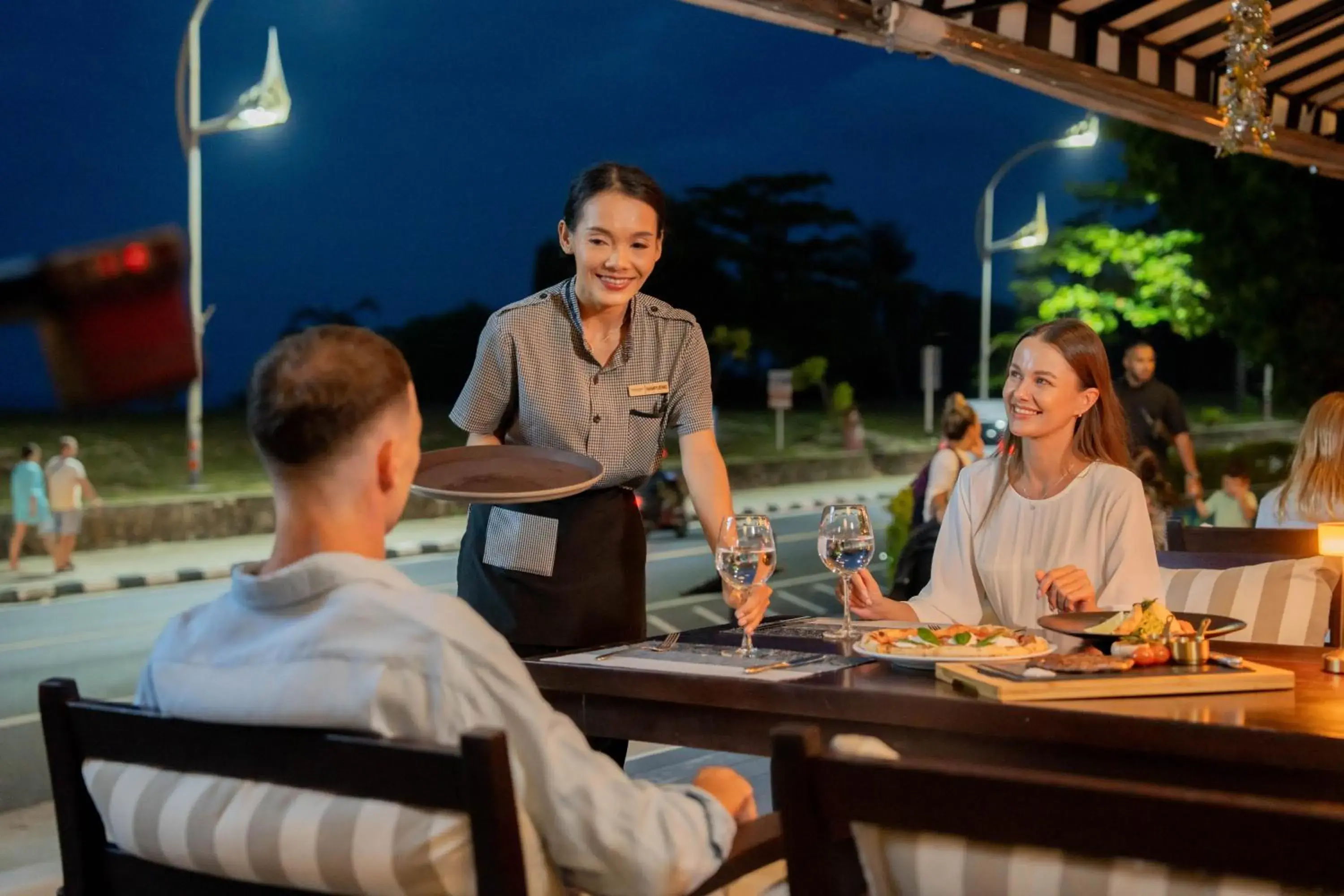 Restaurant/places to eat in Thavorn Palm Beach Resort Phuket Restaurant/places to eat in Thavorn Palm Beach Resort Phuket