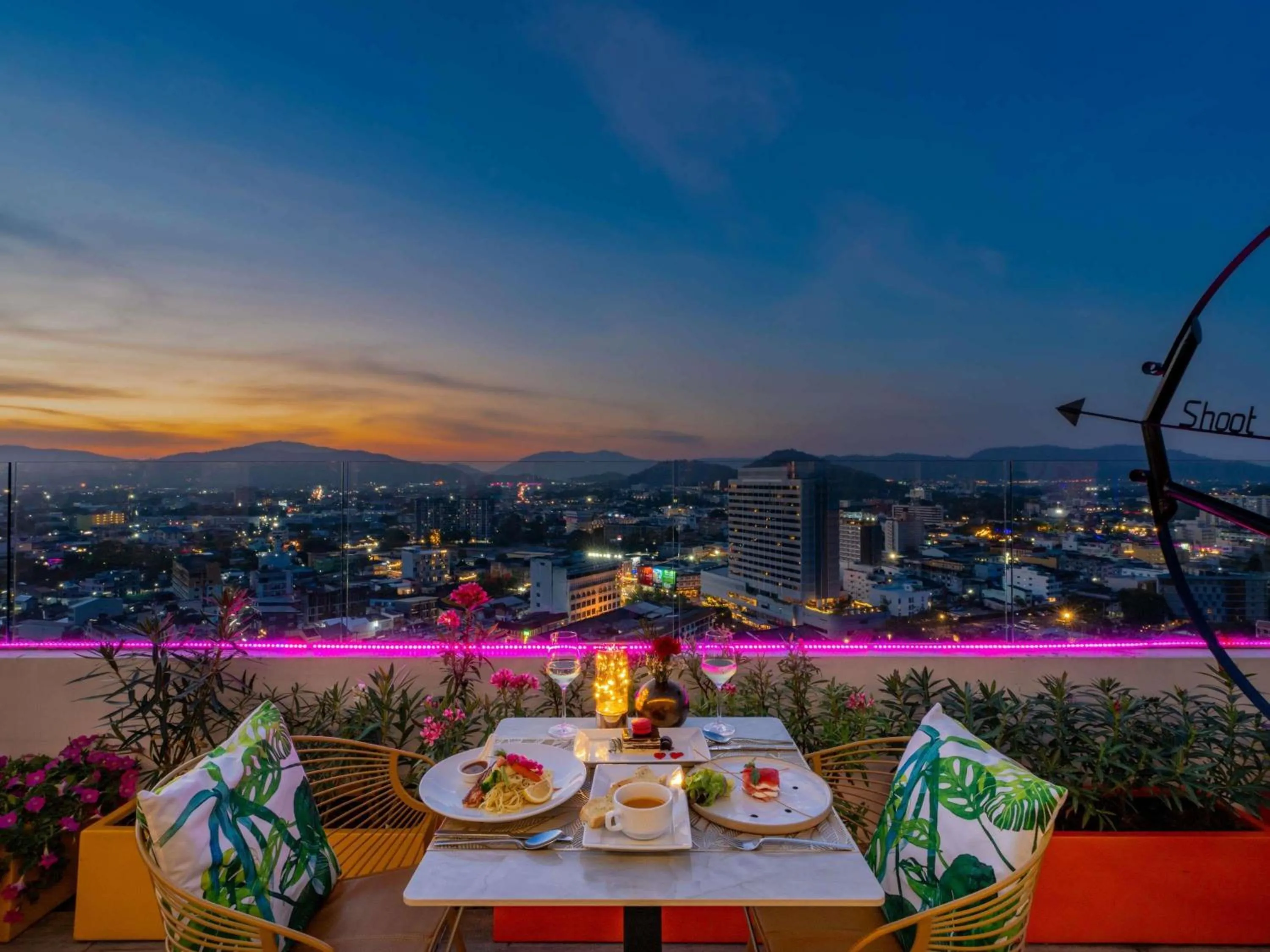 Lounge or bar in Novotel Phuket City Phokeethra