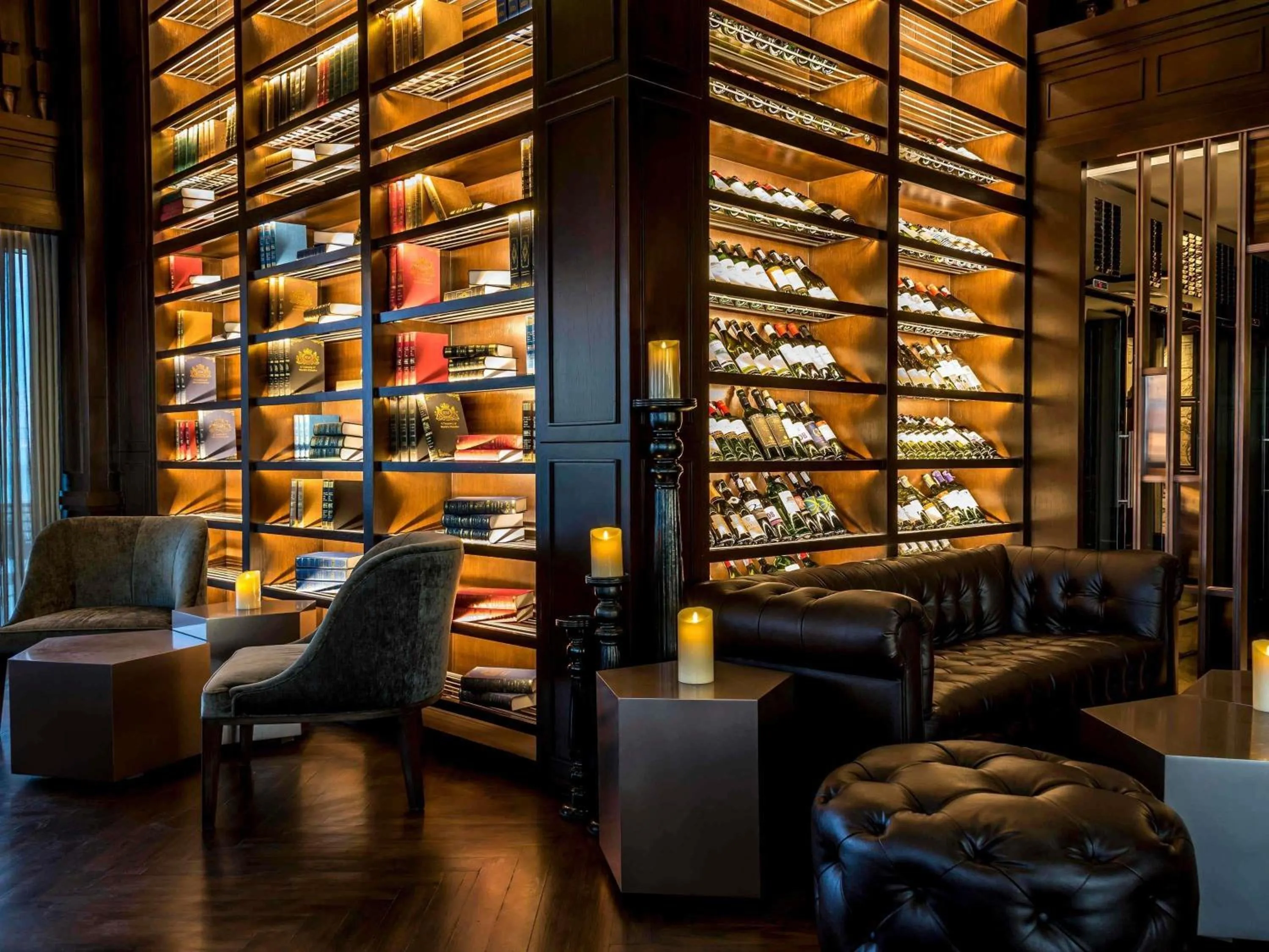 Lounge or bar in Novotel Phuket City Phokeethra