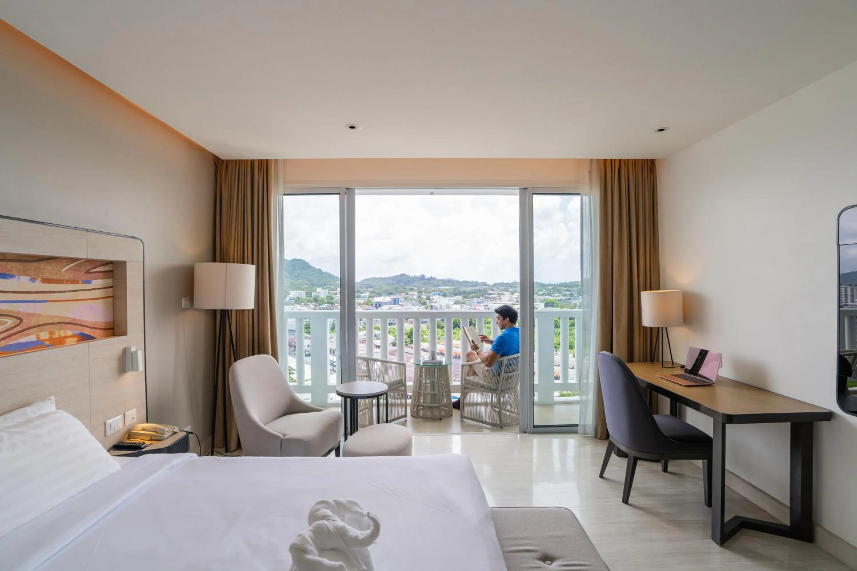 Balcony/Terrace, Bed in Novotel Phuket City Phokeethra