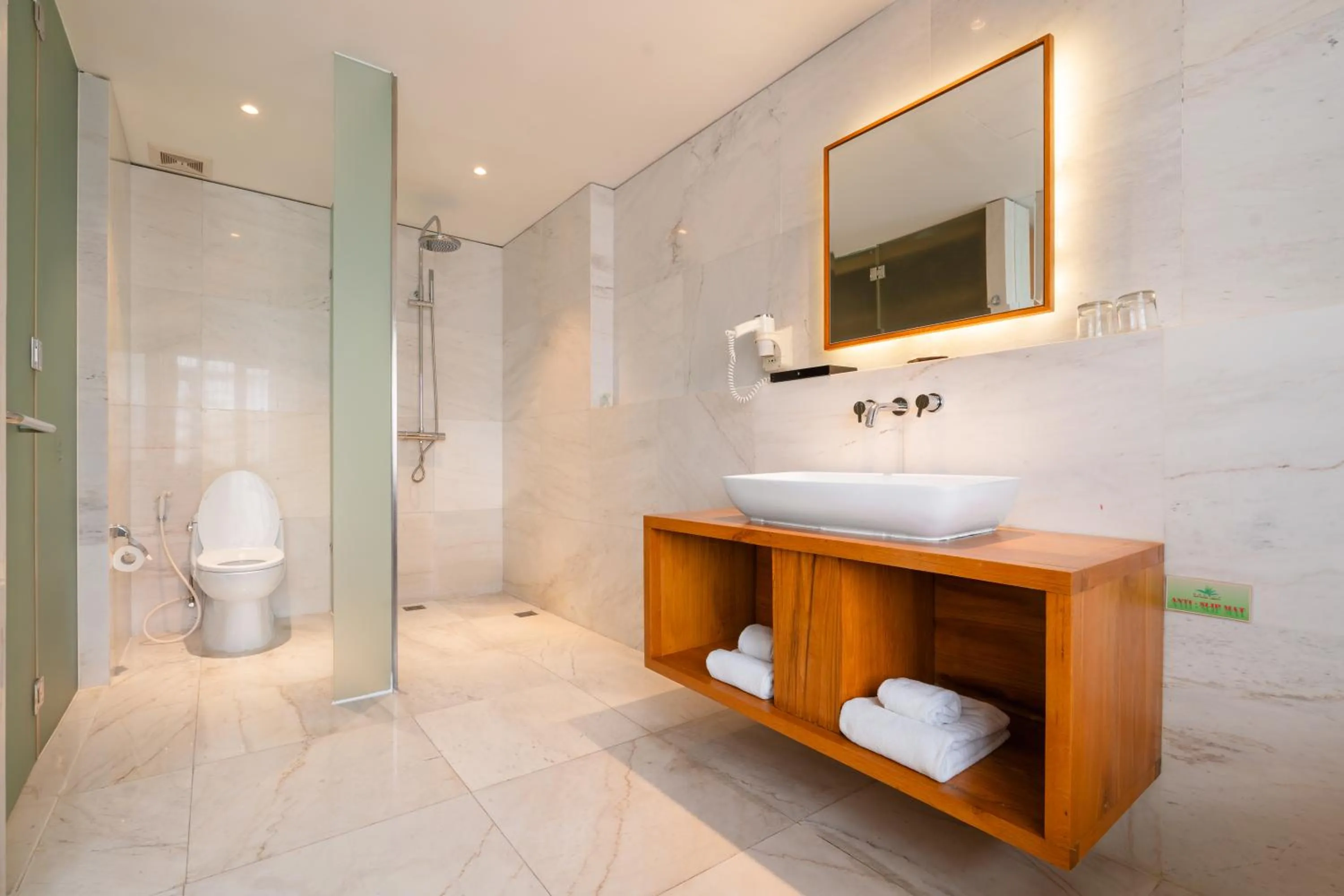 Bathroom in Liberty Hotel Saigon Greenview