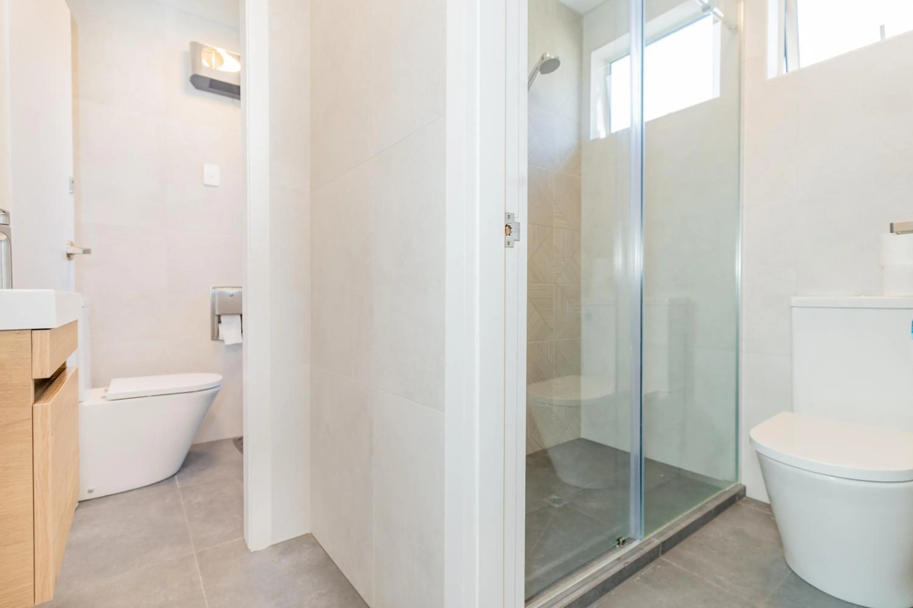 Shower in Melbourne Lodge Queenstown