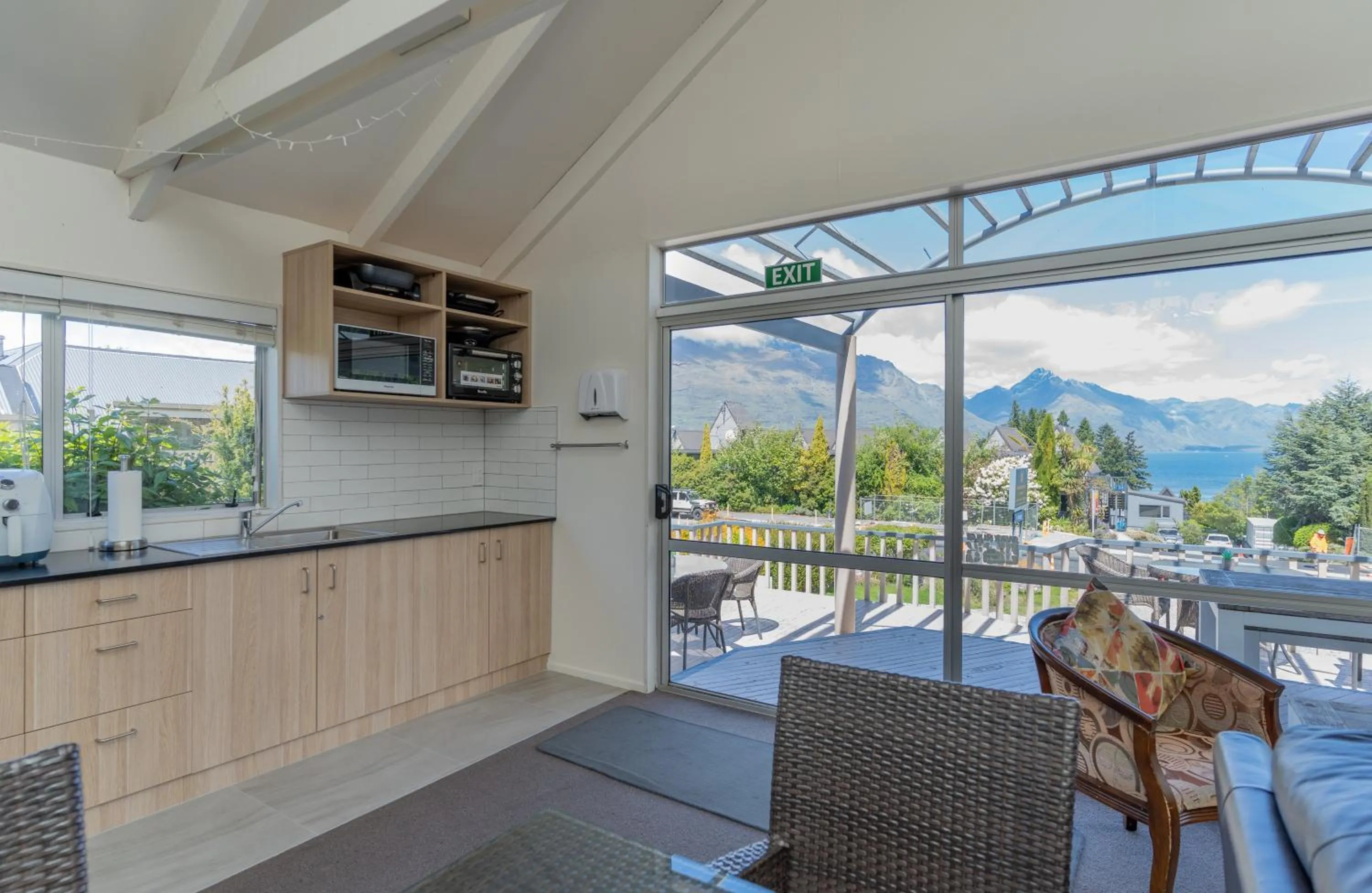 Kitchen or kitchenette in Melbourne Lodge Queenstown
