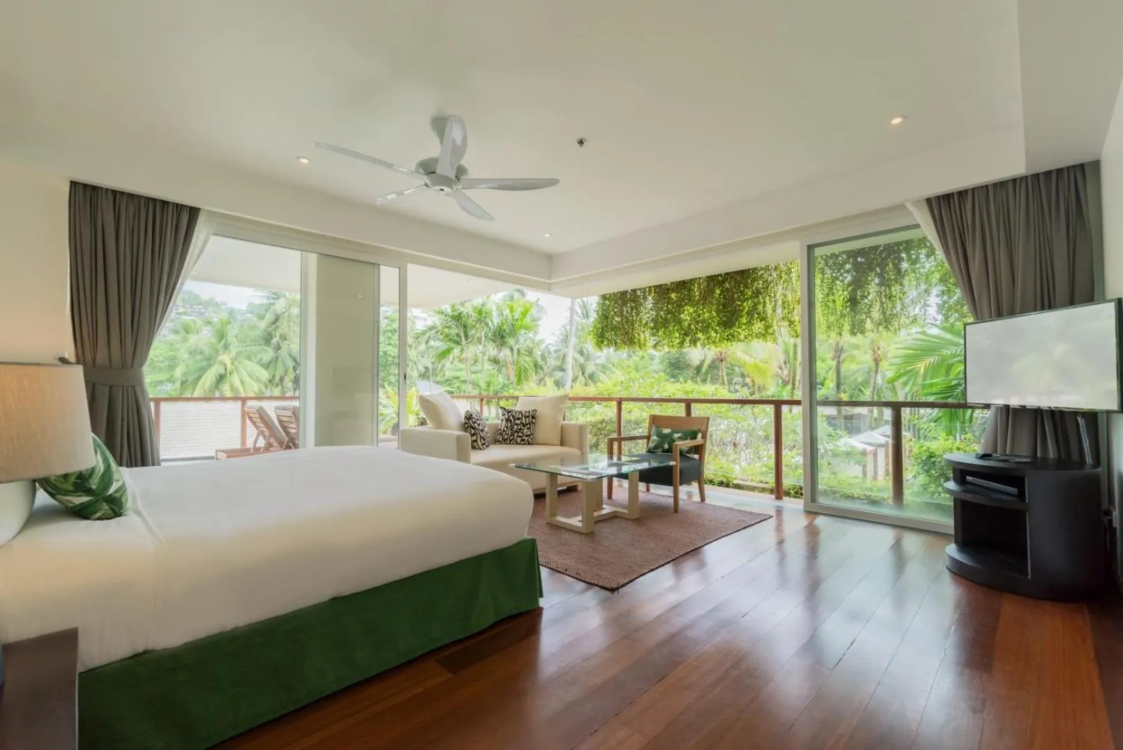 Balcony/Terrace, Bed in The Chava Resort