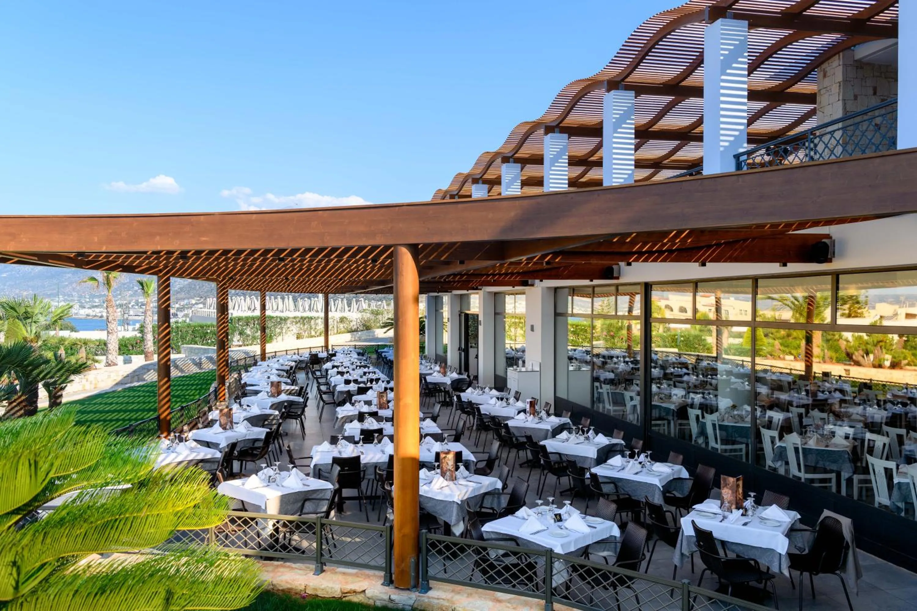 Lunch in Grand Hotel Holiday Resort