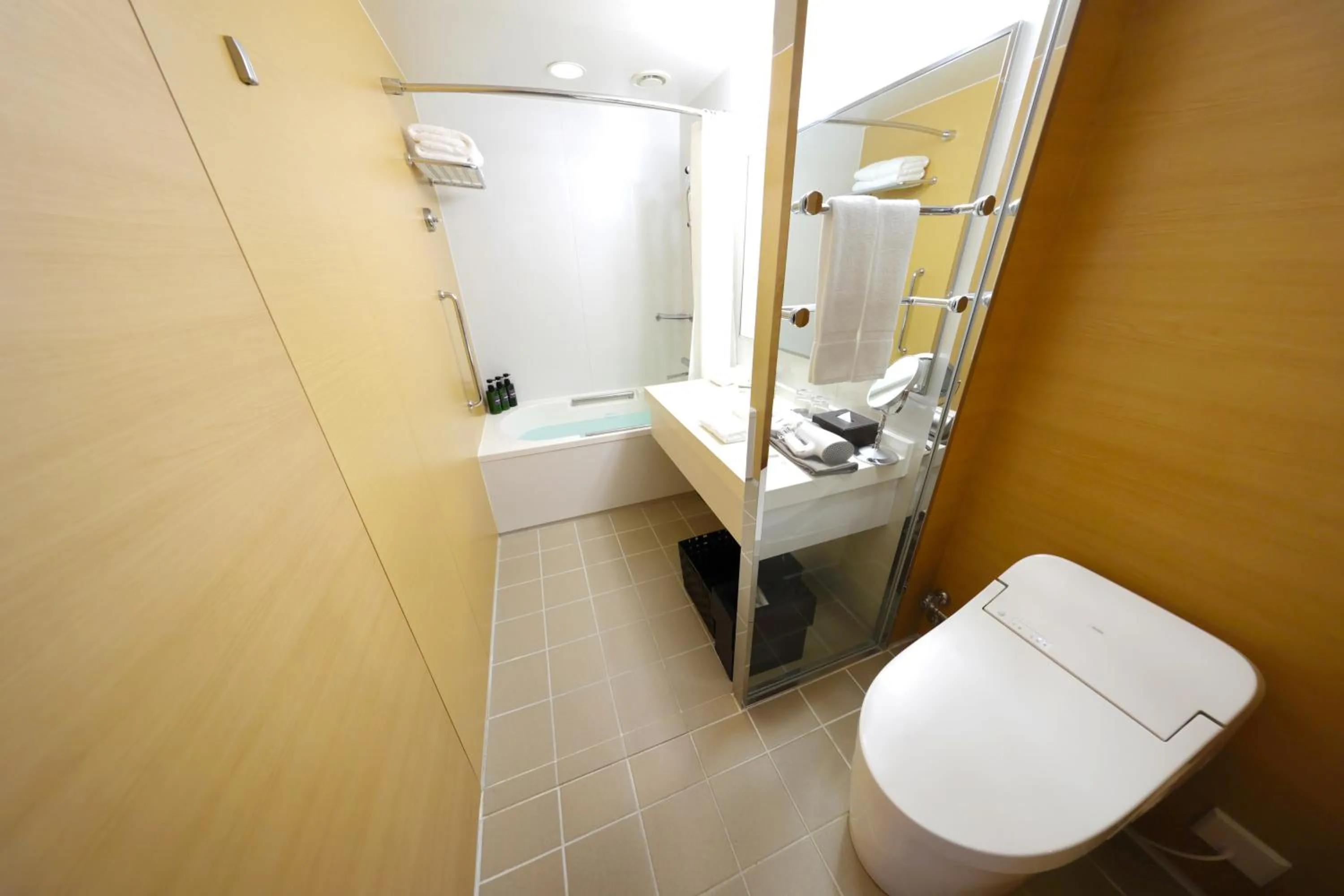 Toilet in Hotel Niwa Tokyo