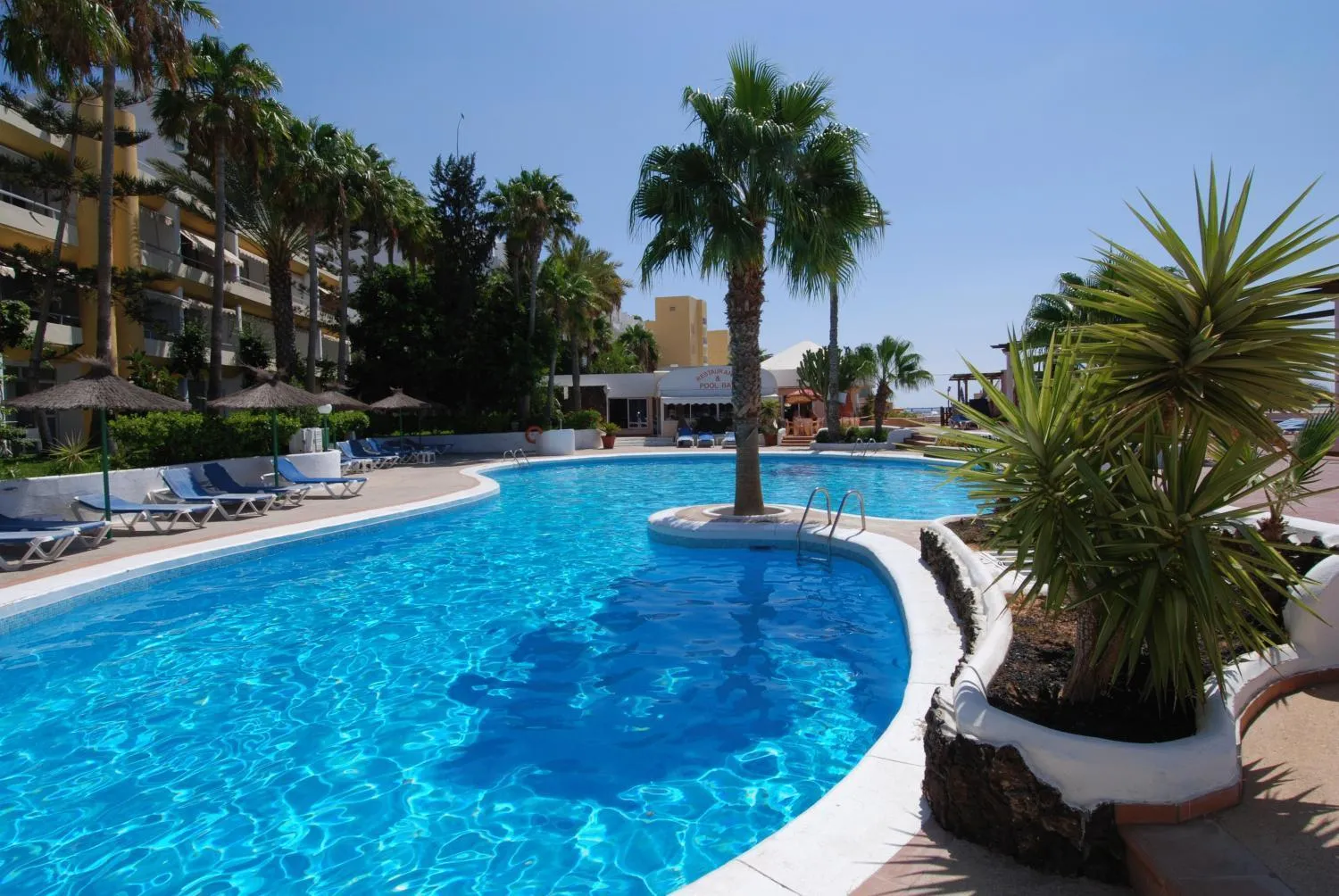 Day in Apartamentos Matorral
