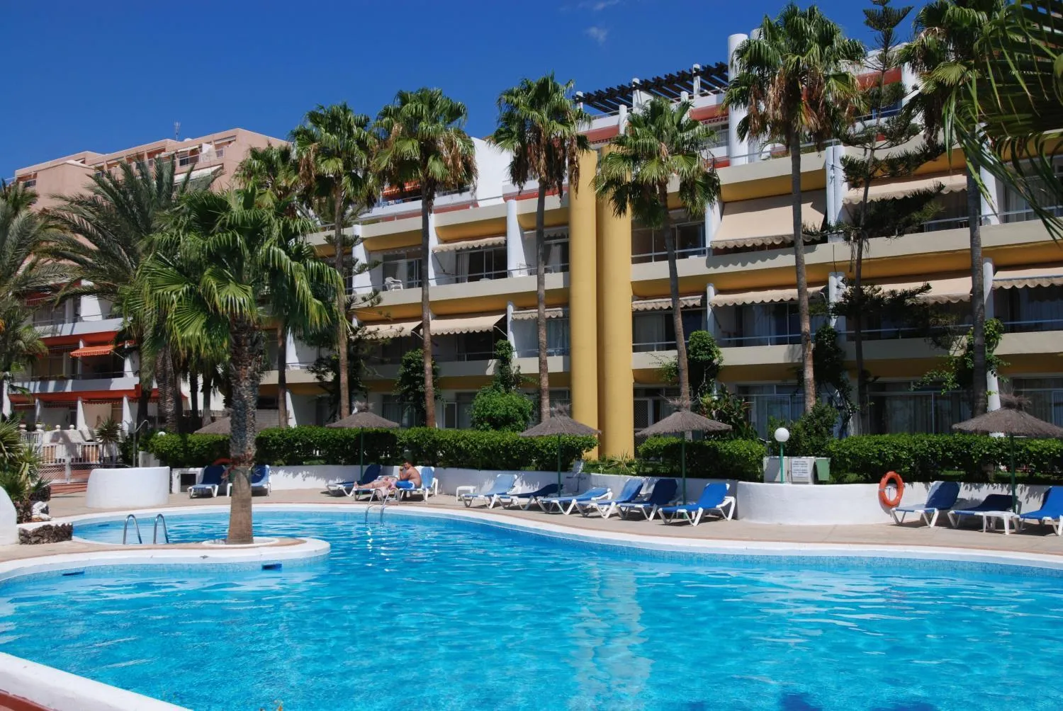 Property building in Apartamentos Matorral