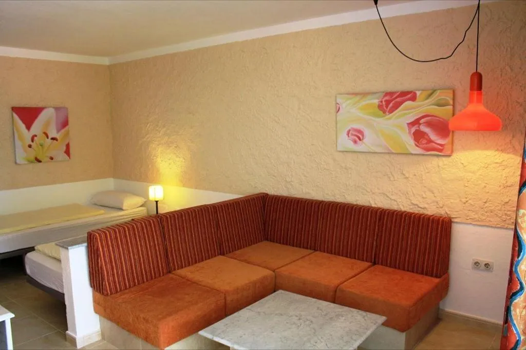 Photo of the whole room in Apartamentos Matorral