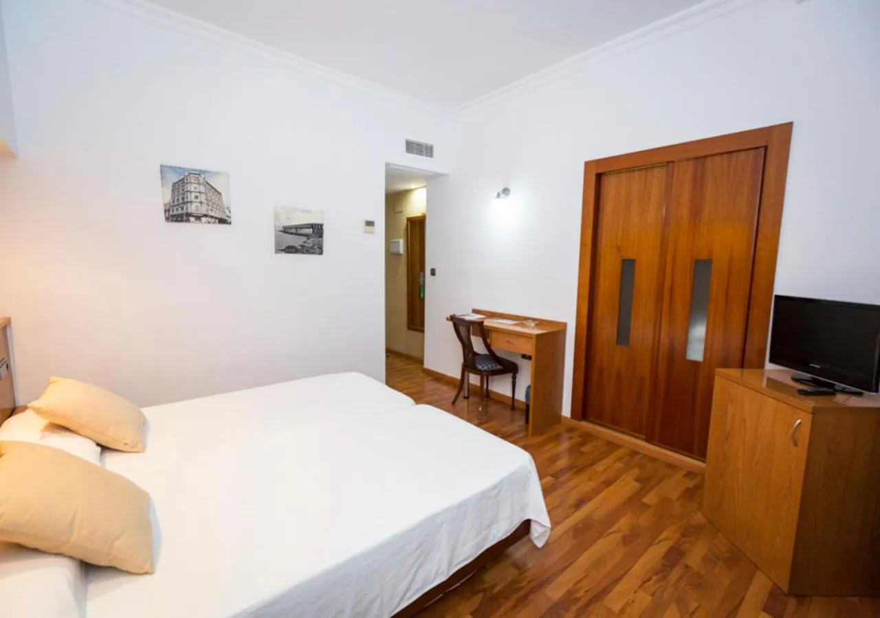 Photo of the whole room, Bed in Hotel Rusadir