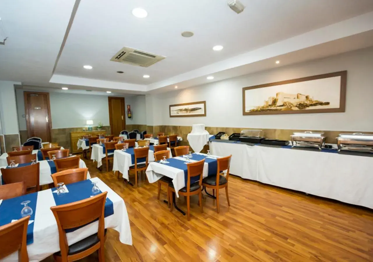 Restaurant/places to eat in Hotel Rusadir Restaurant/places to eat in Hotel Rusadir