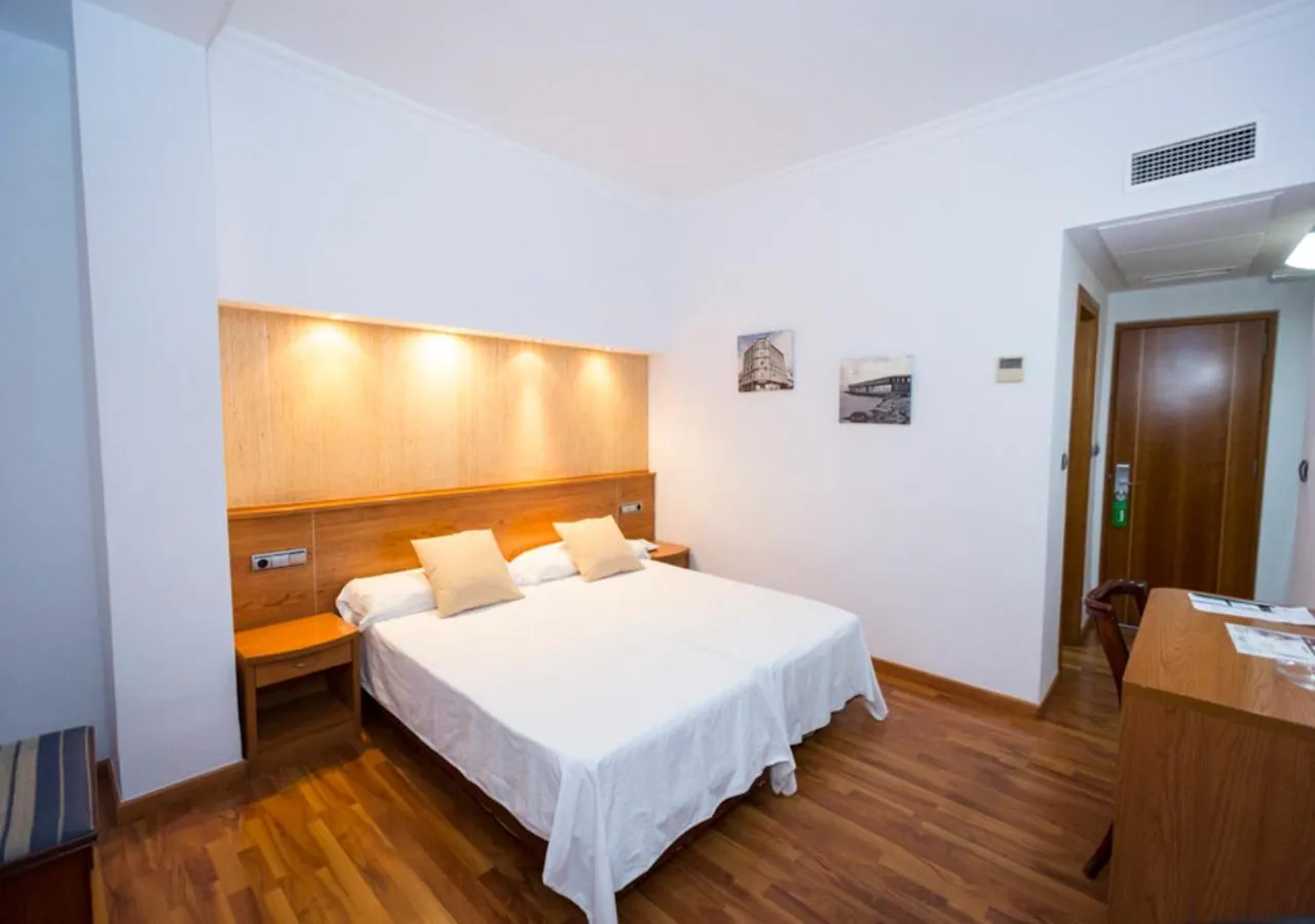 Photo of the whole room, Bed in Hotel Rusadir