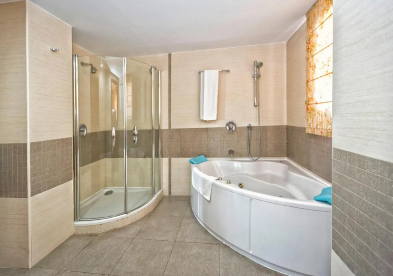 Shower in Hotel Rusadir