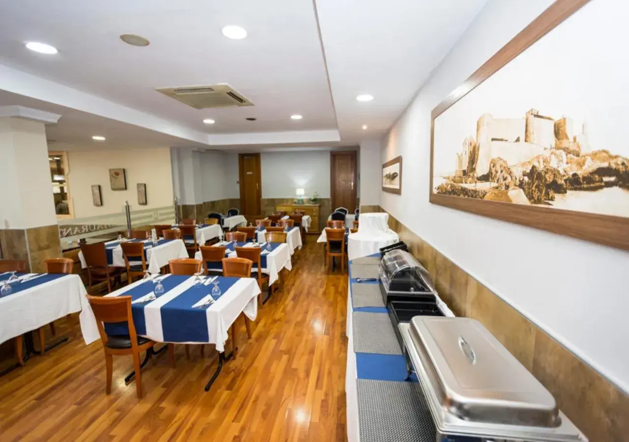 Restaurant/places to eat in Hotel Rusadir Restaurant/places to eat in Hotel Rusadir