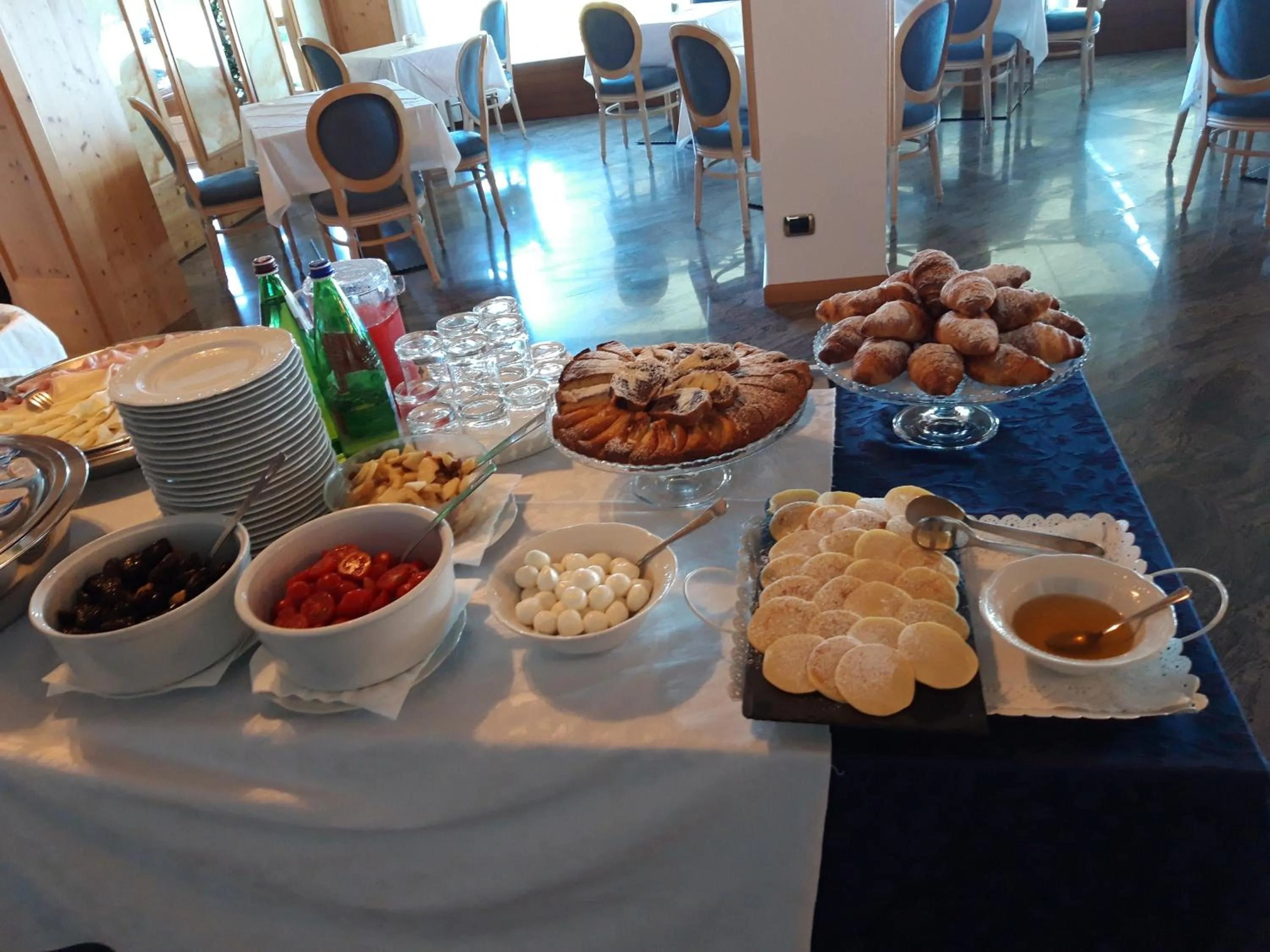 Continental breakfast in Hotel Laguna
