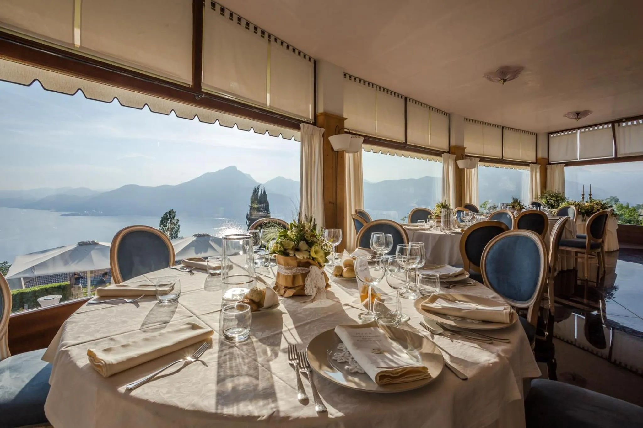 Restaurant/Places to Eat in Hotel Laguna