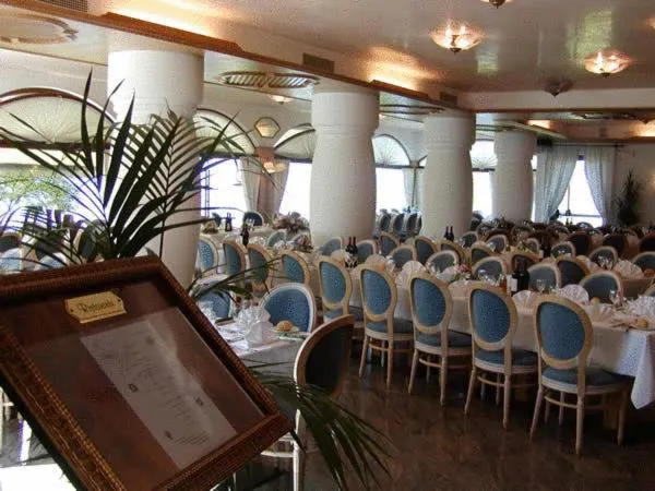 Restaurant/places to eat in Hotel Laguna