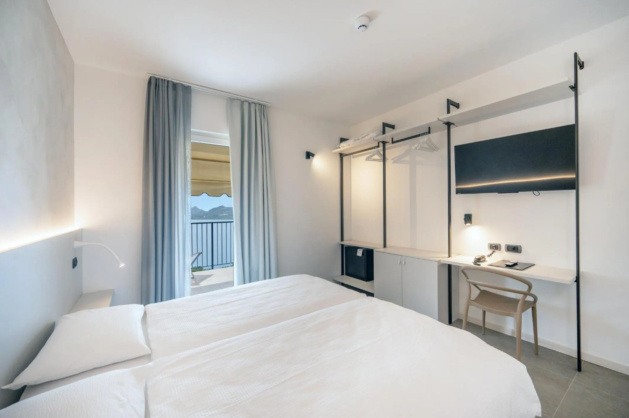 Photo of the whole room, Bed in Hotel Laguna