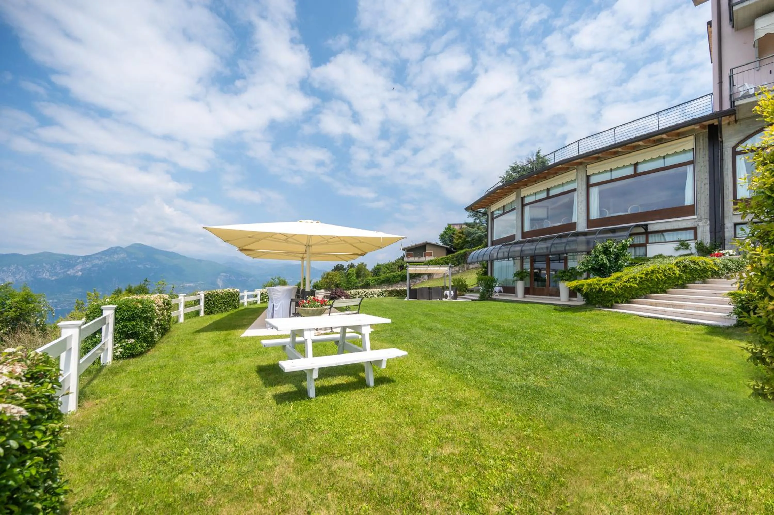 Garden, Property Building in Hotel Laguna