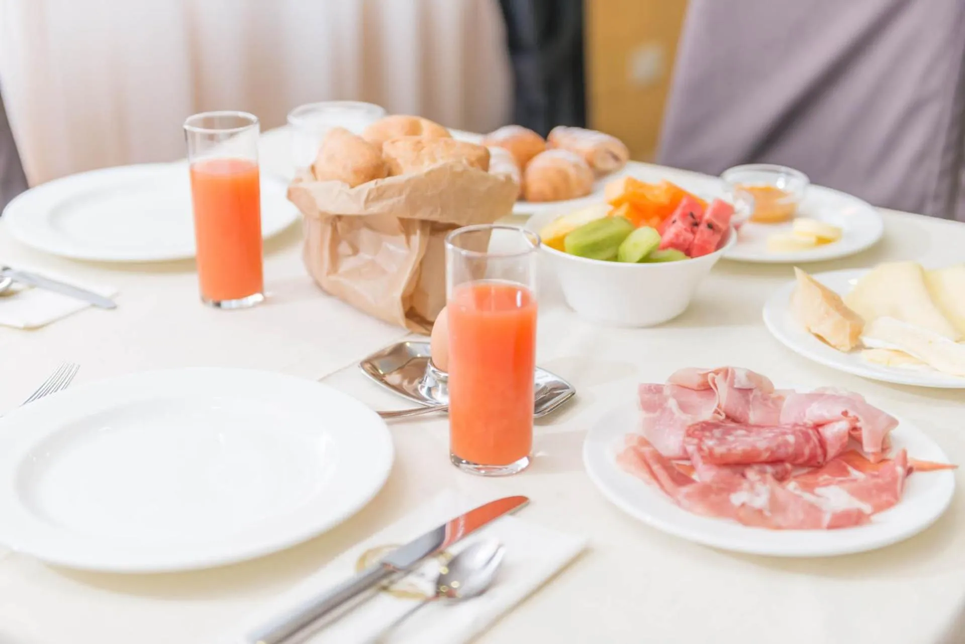 Continental breakfast in Hotel Baia Verde