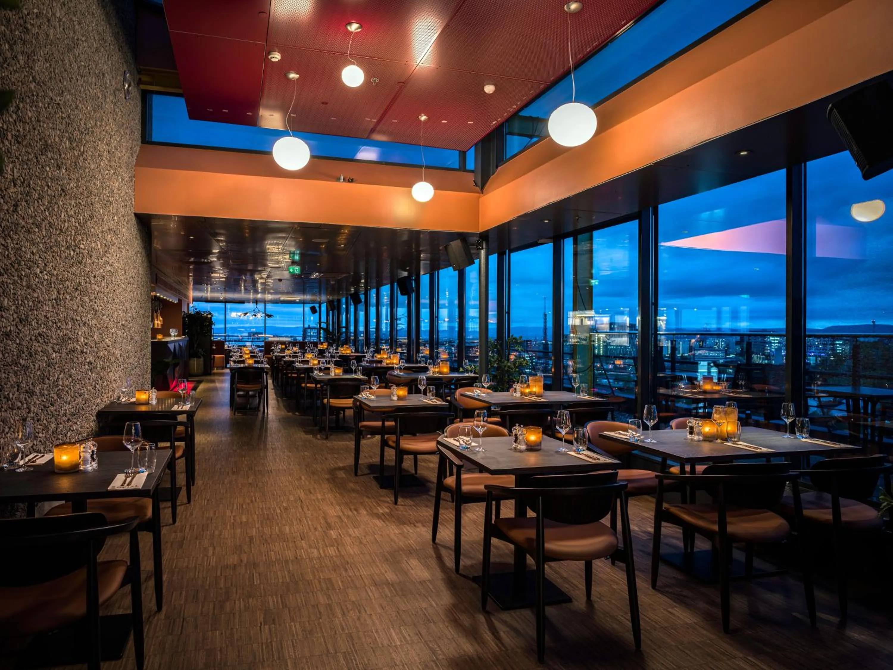 Restaurant/places to eat in Quality Hotel 33