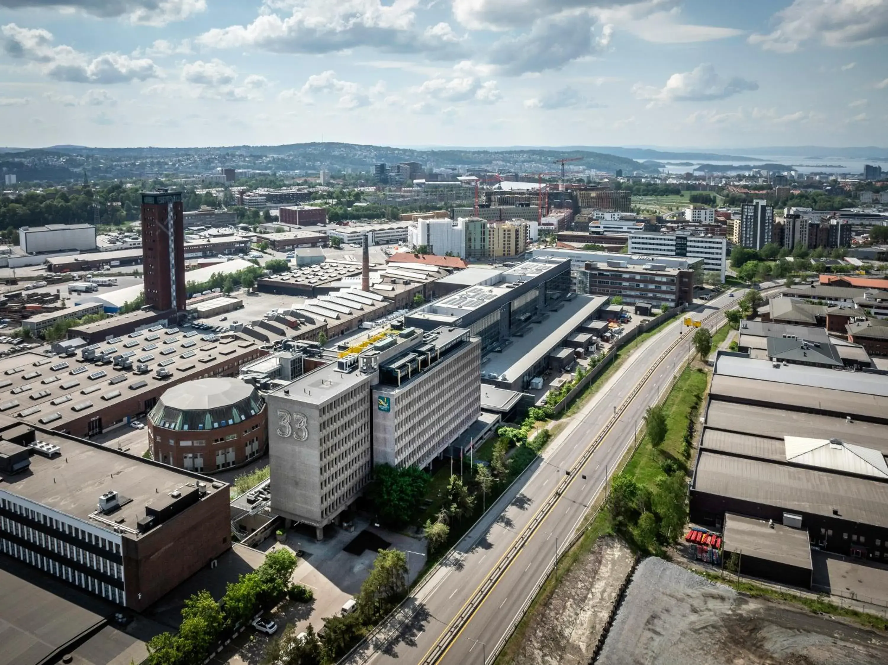 Property building in Quality Hotel 33 Property building in Quality Hotel 33