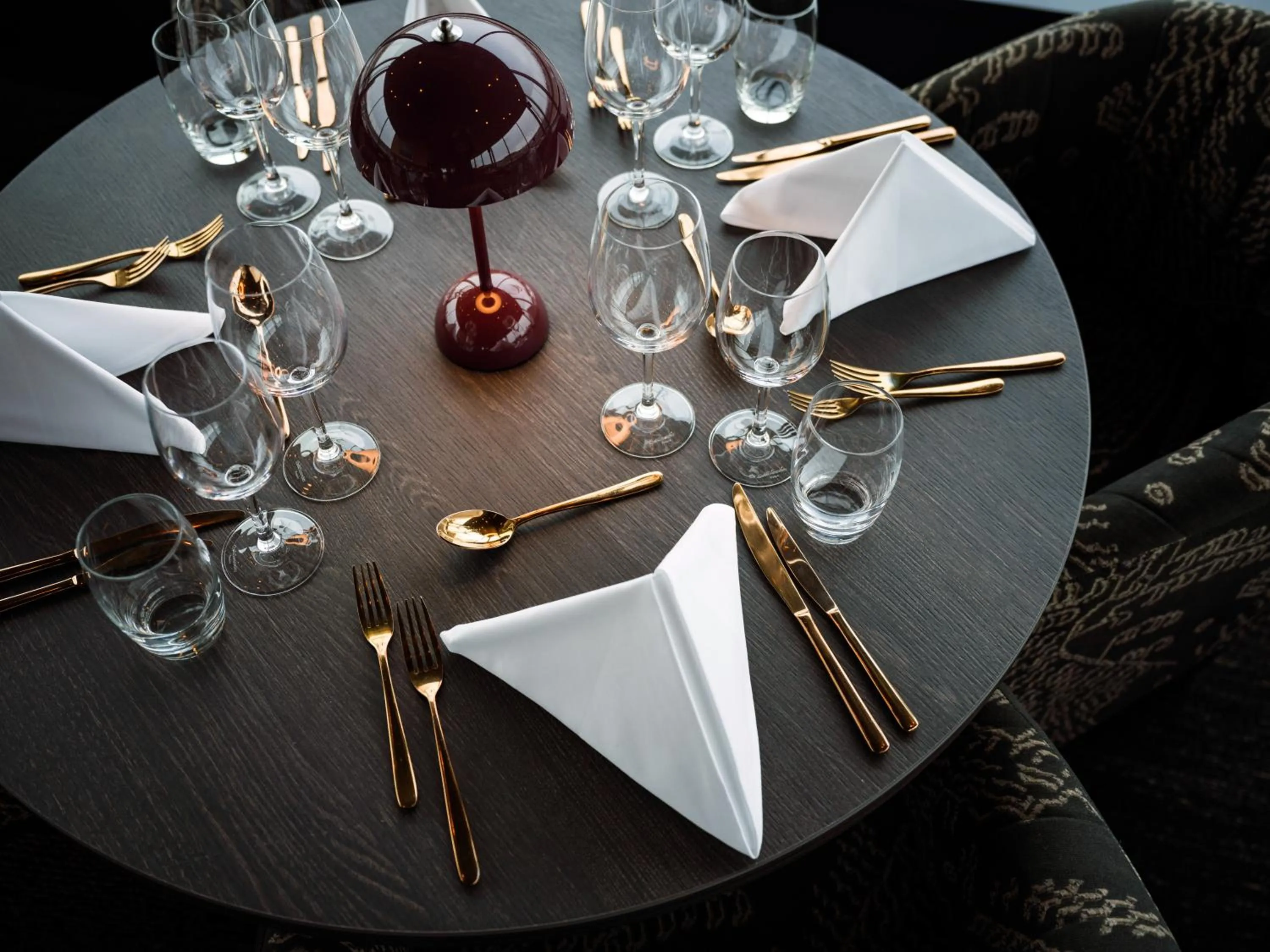 Restaurant/places to eat in Quality Hotel 33