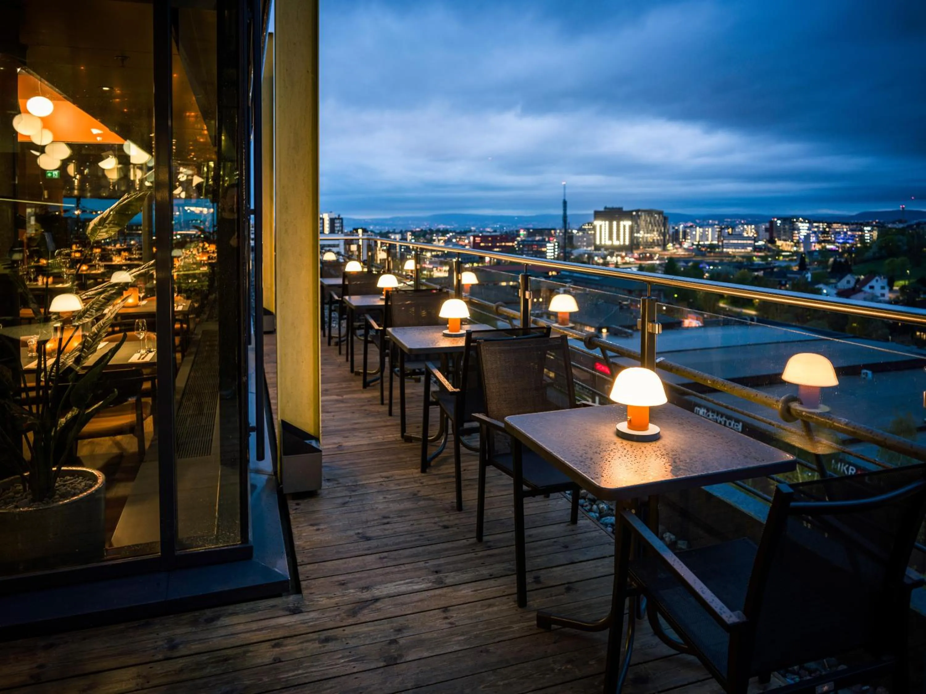 Restaurant/places to eat in Quality Hotel 33