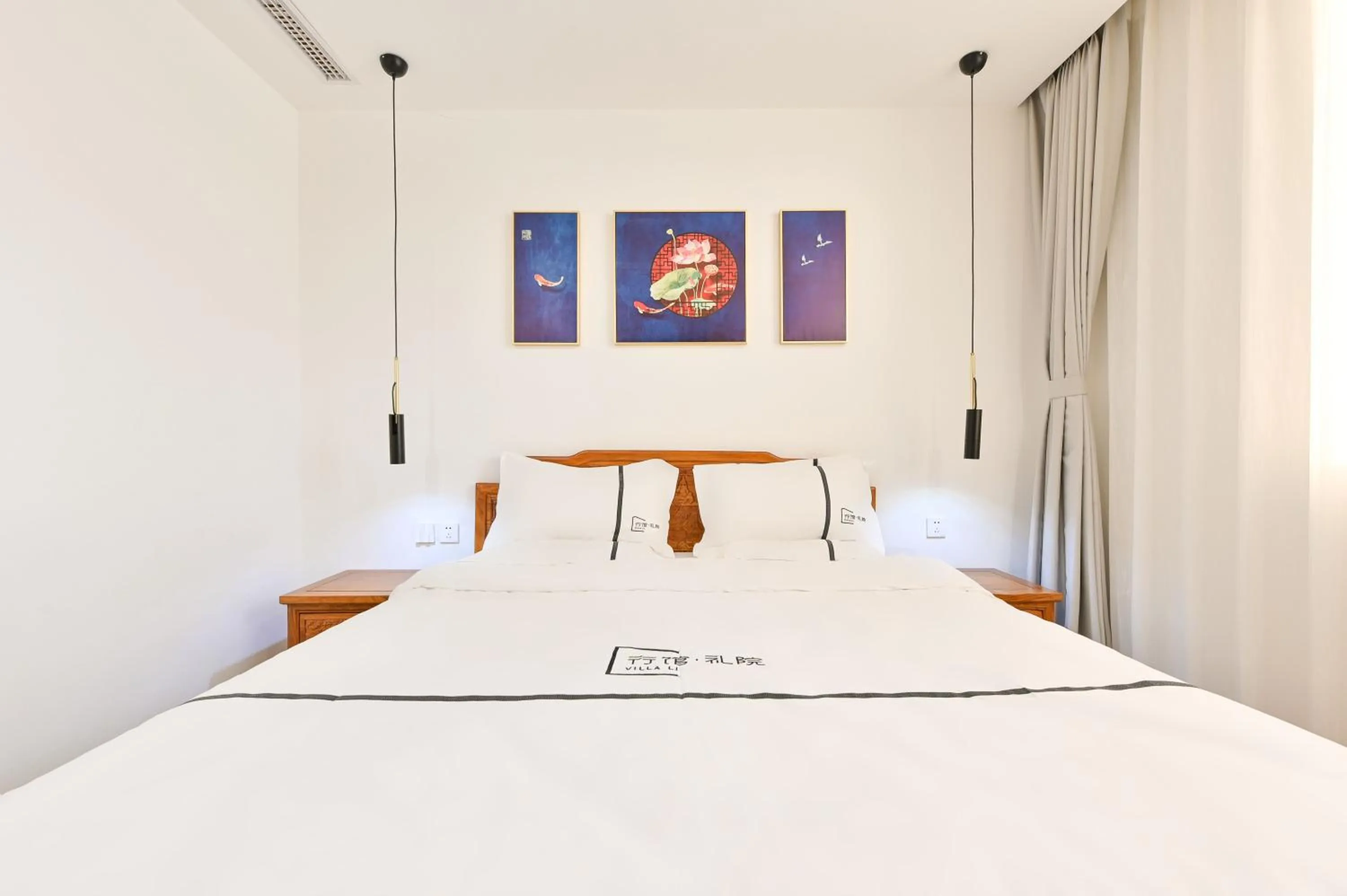 Bed in Xingshe Alley Courtyard Hotel Beijing Wangfujing Forbidden City Branch - Breakfast included & English speaking reception & Free WiFi and Laundry room & Hutong Culture & Cat-keeping & Flower-growing Terrace & One day tour service & Free coffee