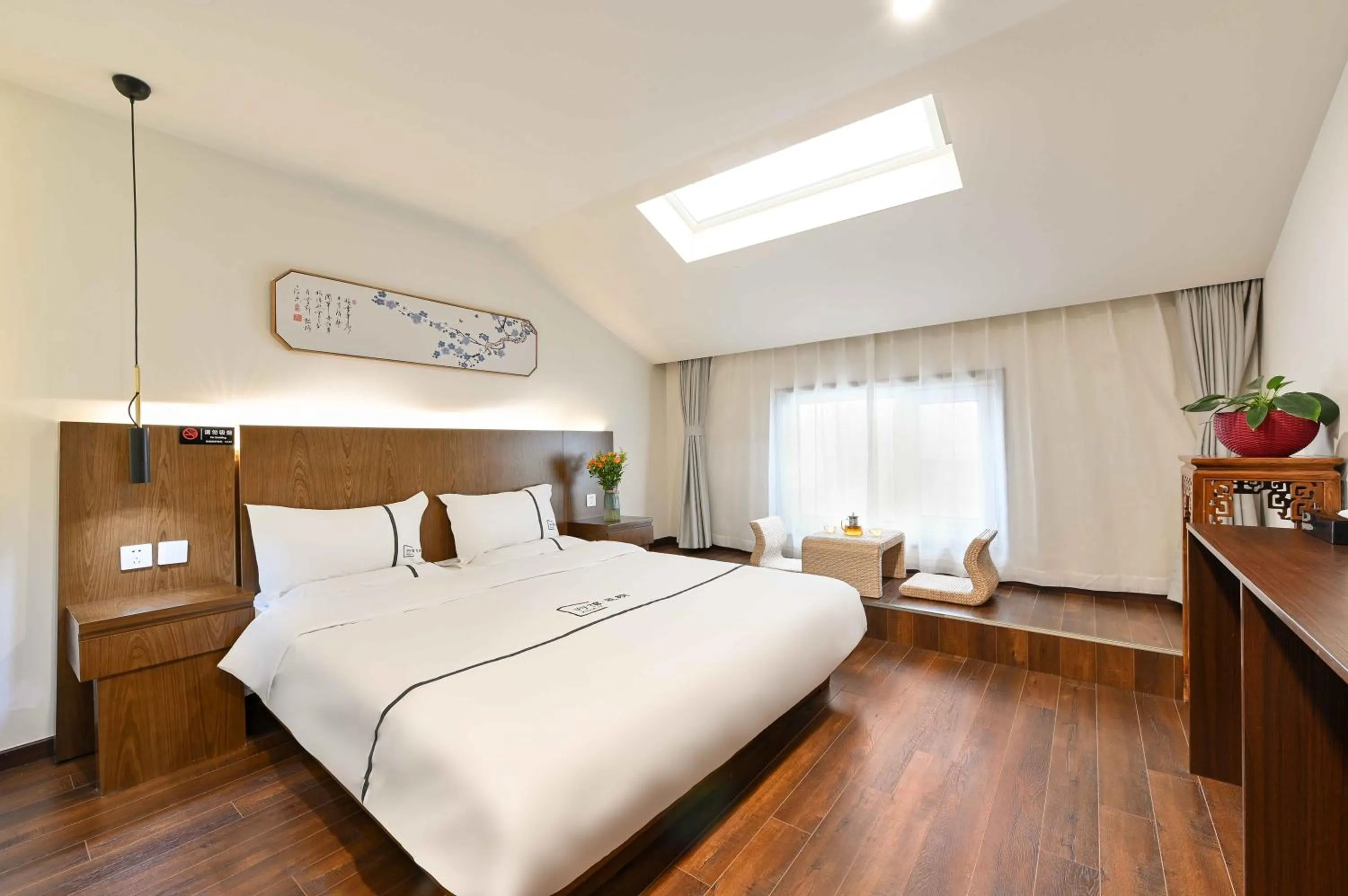 Bed in Xingshe Alley Courtyard Hotel Beijing Wangfujing Forbidden City Branch - Breakfast included & English speaking reception & Free WiFi and Laundry room & Hutong Culture & Cat-keeping & Flower-growing Terrace & One day tour service & Free coffee