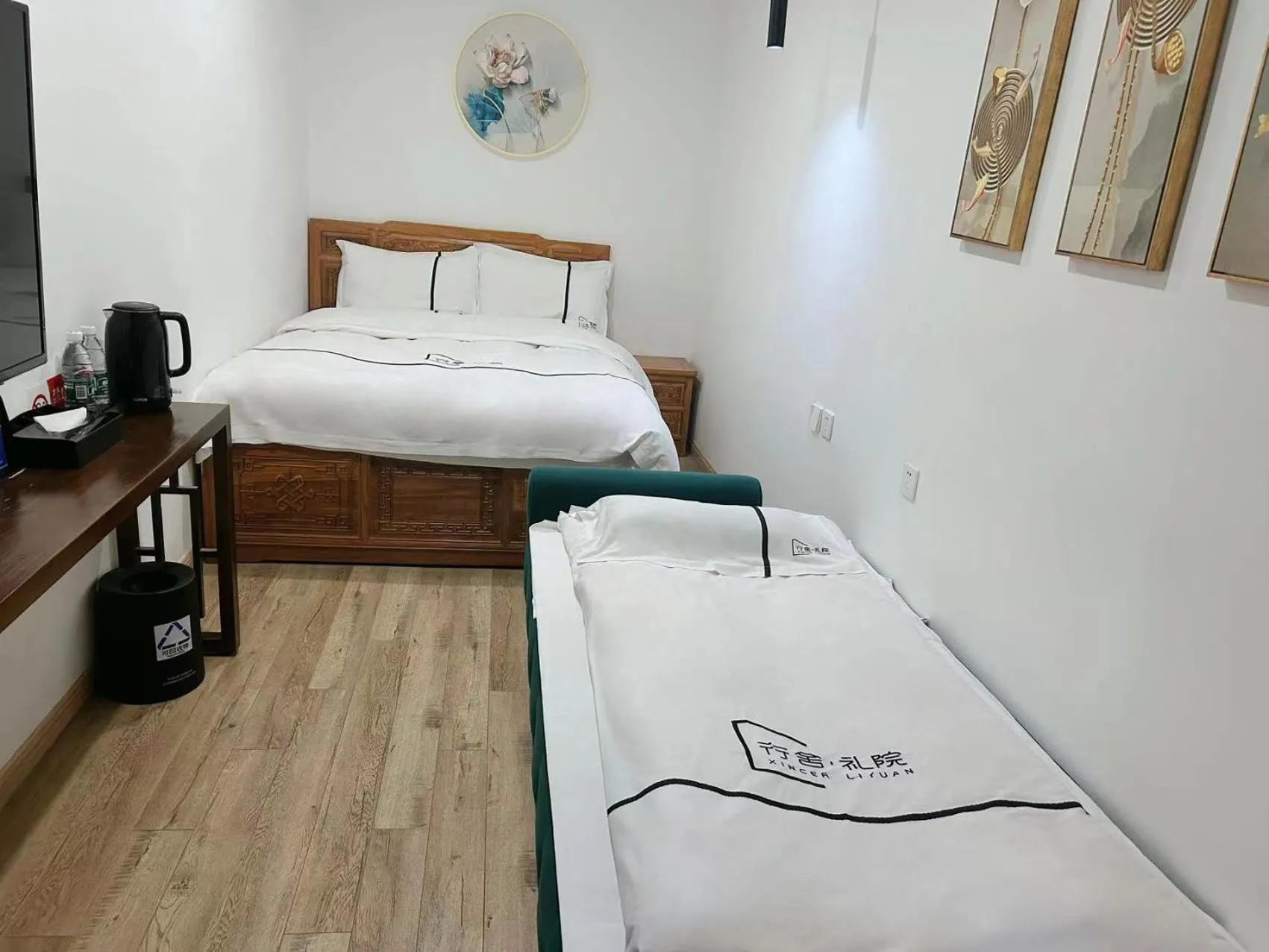Bed in Xingshe Alley Courtyard Hotel Beijing Wangfujing Forbidden City Branch - Breakfast included & English speaking reception & Free WiFi and Laundry room & Hutong Culture & Cat-keeping & Flower-growing Terrace & One day tour service & Free coffee