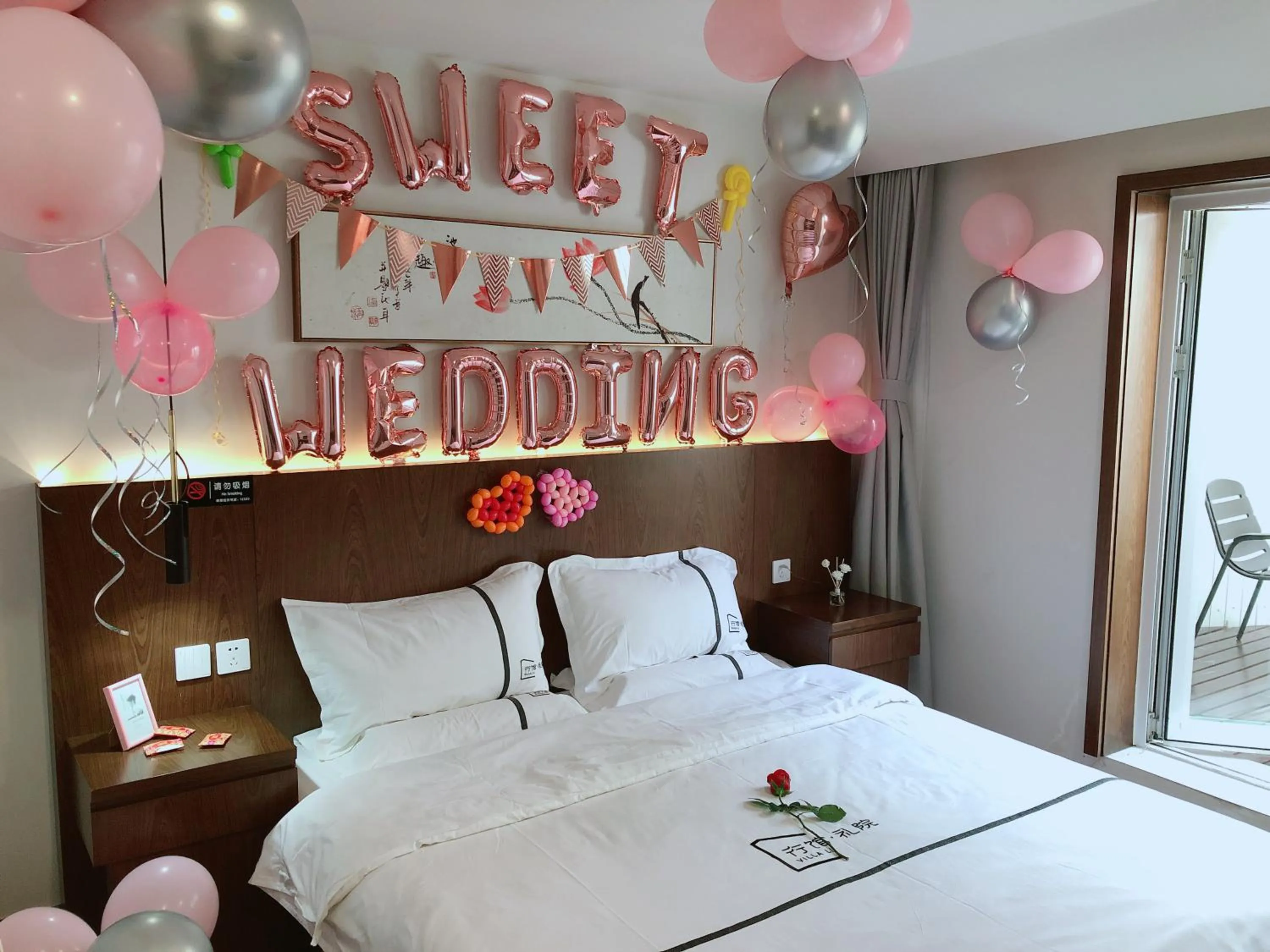 Photo of the whole room, Bed in Xingshe Alley Courtyard Hotel Beijing Wangfujing Forbidden City Branch - Breakfast included & English speaking reception & Free WiFi and Laundry room & Hutong Culture & Cat-keeping & Flower-growing Terrace & One day tour service & Free coffee