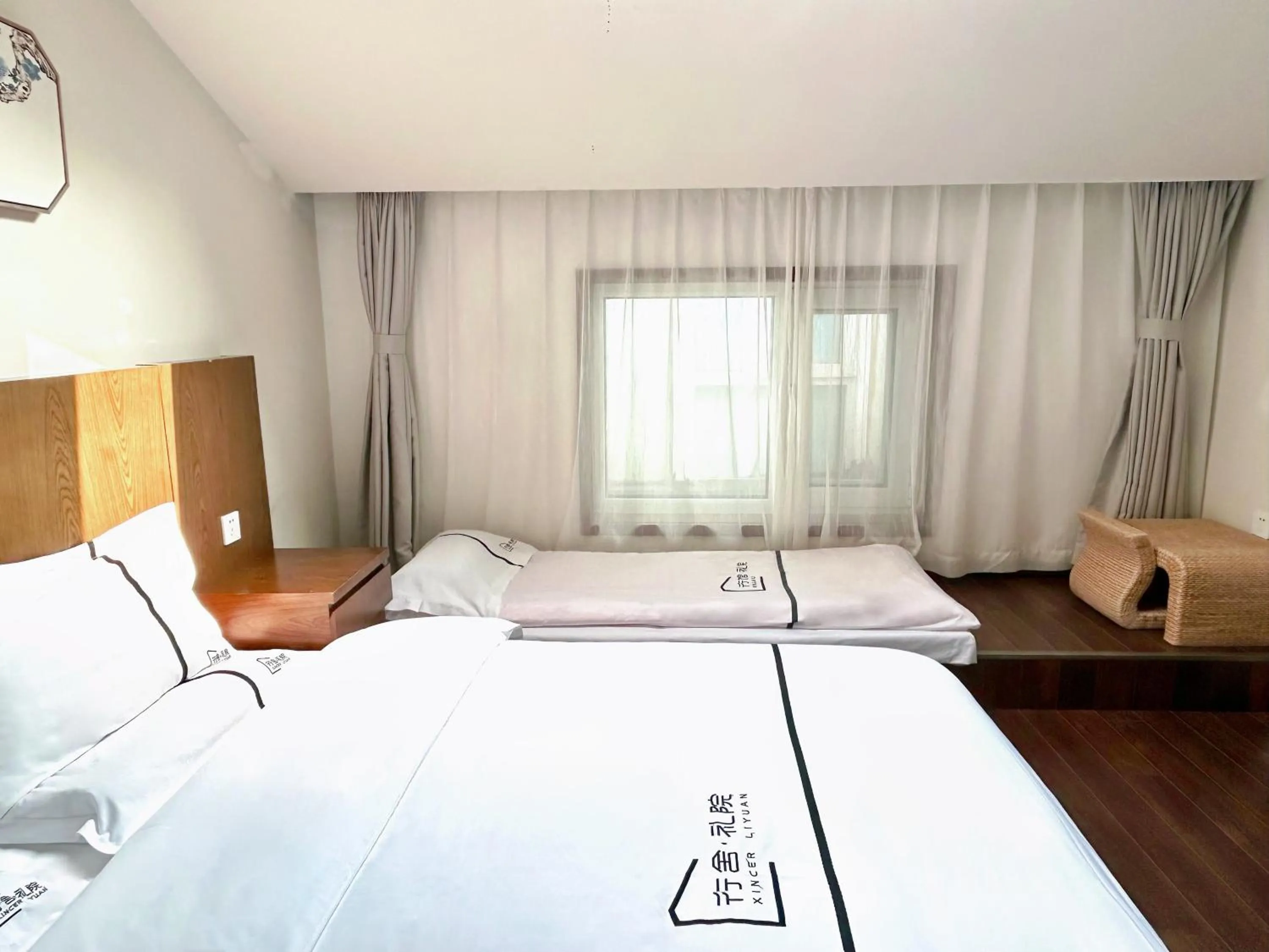 Bed in Xingshe Alley Courtyard Hotel Beijing Wangfujing Forbidden City Branch - Breakfast included & English speaking reception & Free WiFi and Laundry room & Hutong Culture & Cat-keeping & Flower-growing Terrace & One day tour service & Free coffee