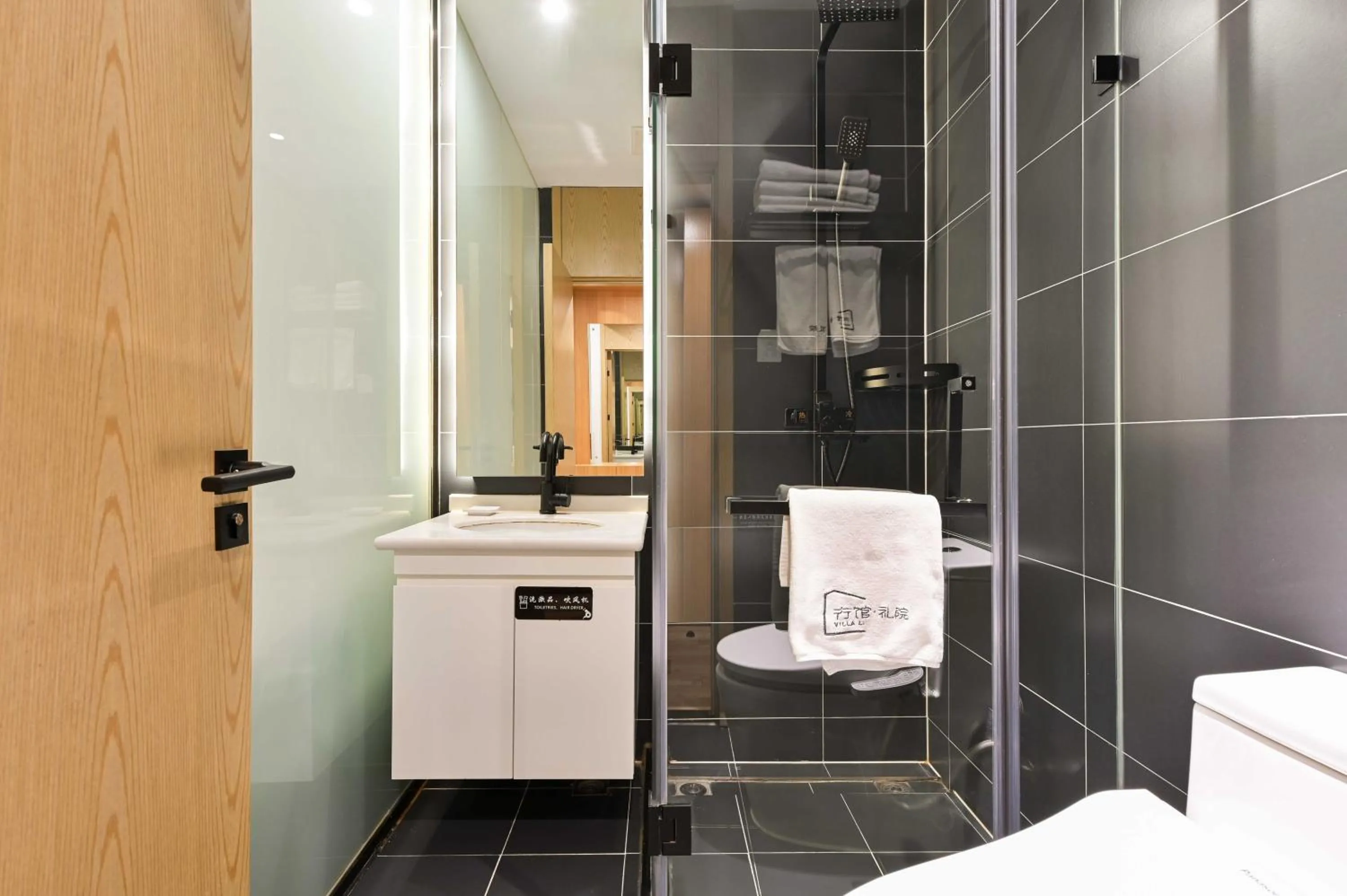 Xingshe Alley Courtyard Hotel Beijing Wangfujing Forbidden City Branch - Breakfast included & English speaking reception & Free WiFi and Laundry room & Hutong Culture & Cat-keeping & Flower-growing Terrace & One day tour service & Free coffee