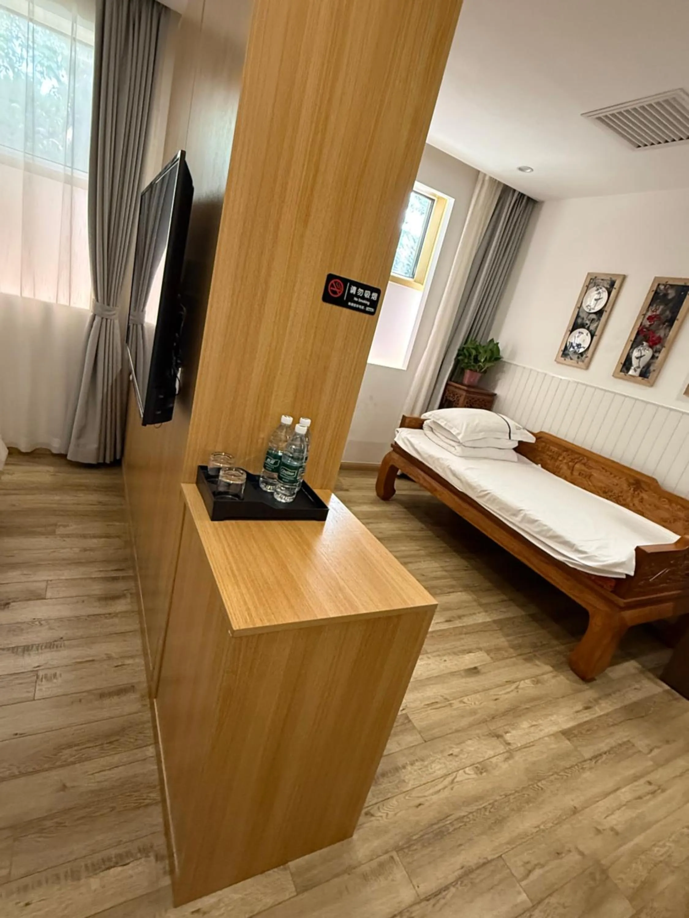 Bed in Xingshe Alley Courtyard Hotel Beijing Wangfujing Forbidden City