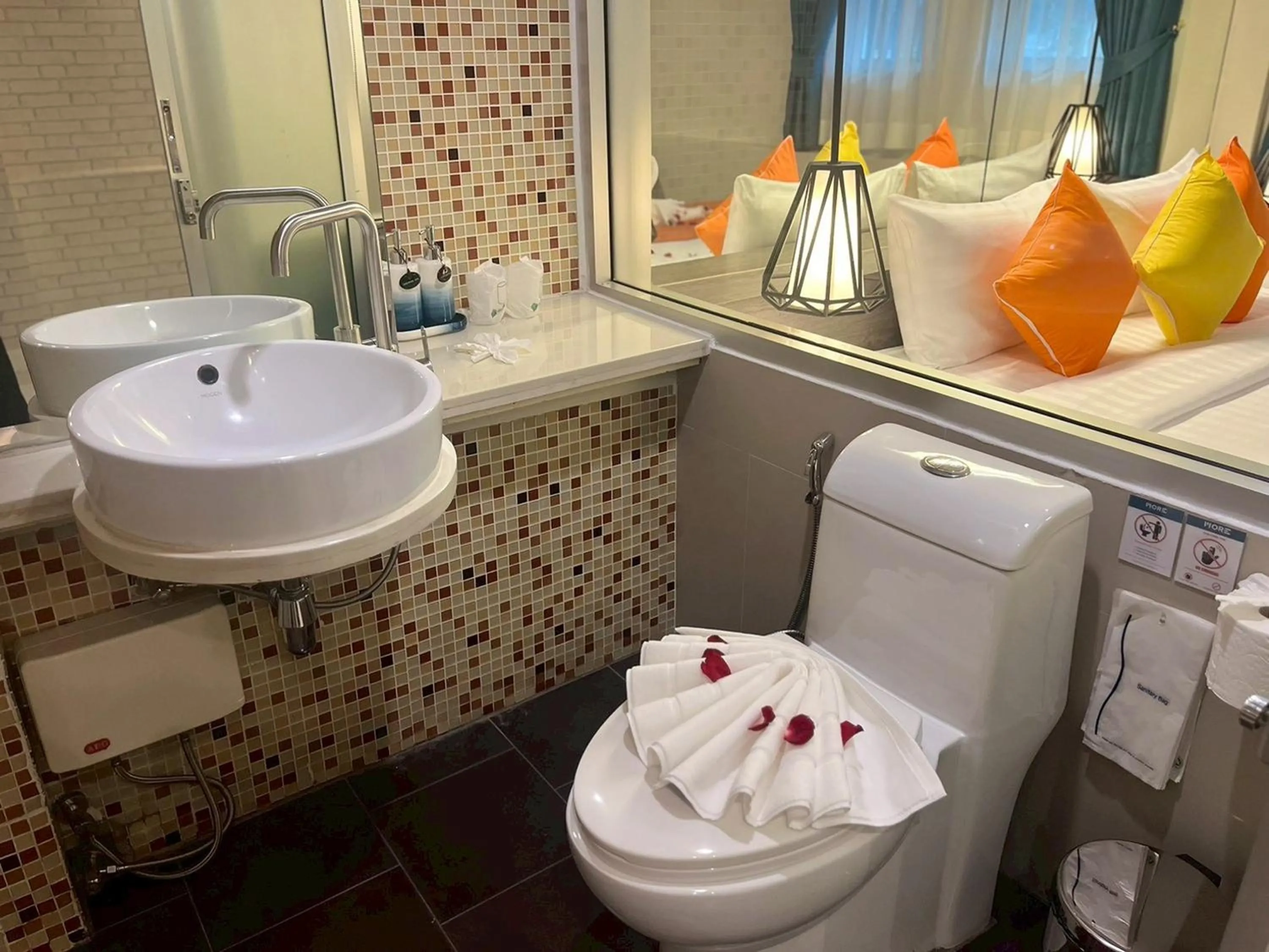 Toilet in MORE Patong Hotel