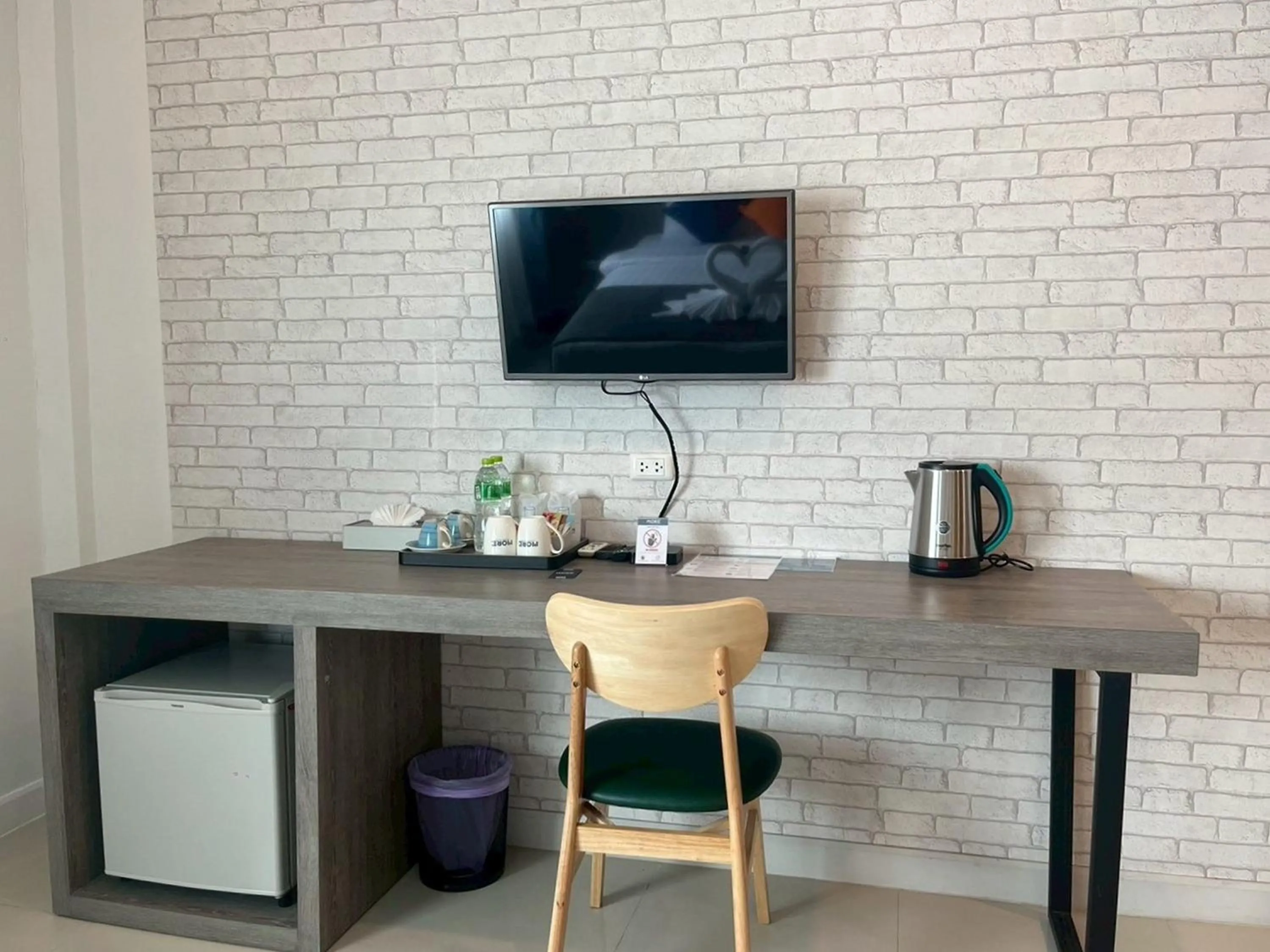 TV and multimedia in MORE Patong Hotel