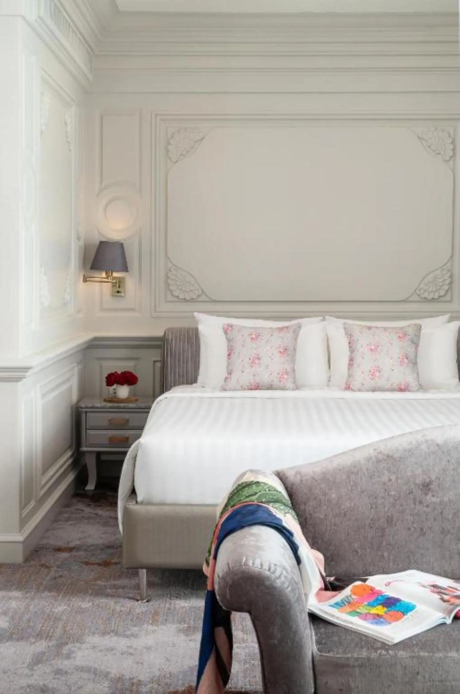 Bed in Kingston Suites Bangkok